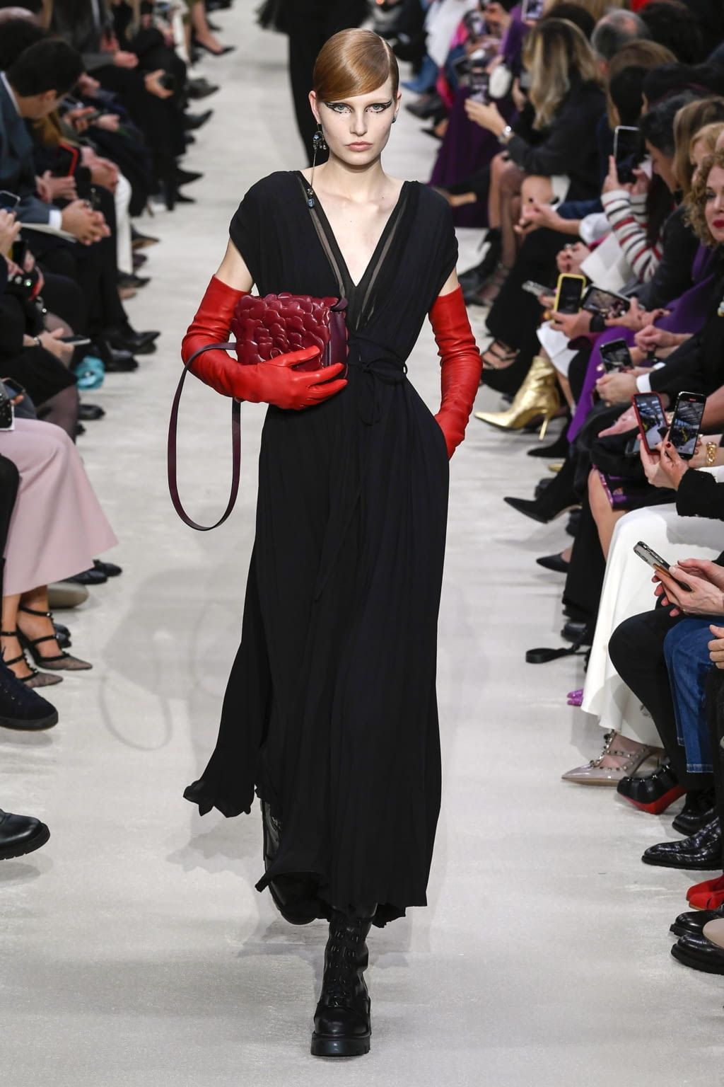 Fashion Week Paris Fall/Winter 2020 look 18 from the Valentino collection womenswear