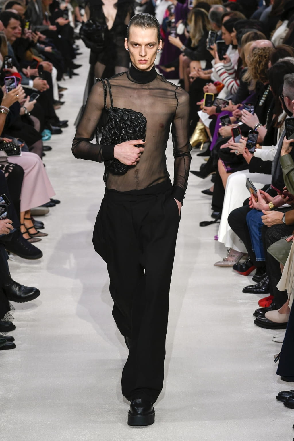 Fashion Week Paris Fall/Winter 2020 look 19 de la collection Valentino womenswear