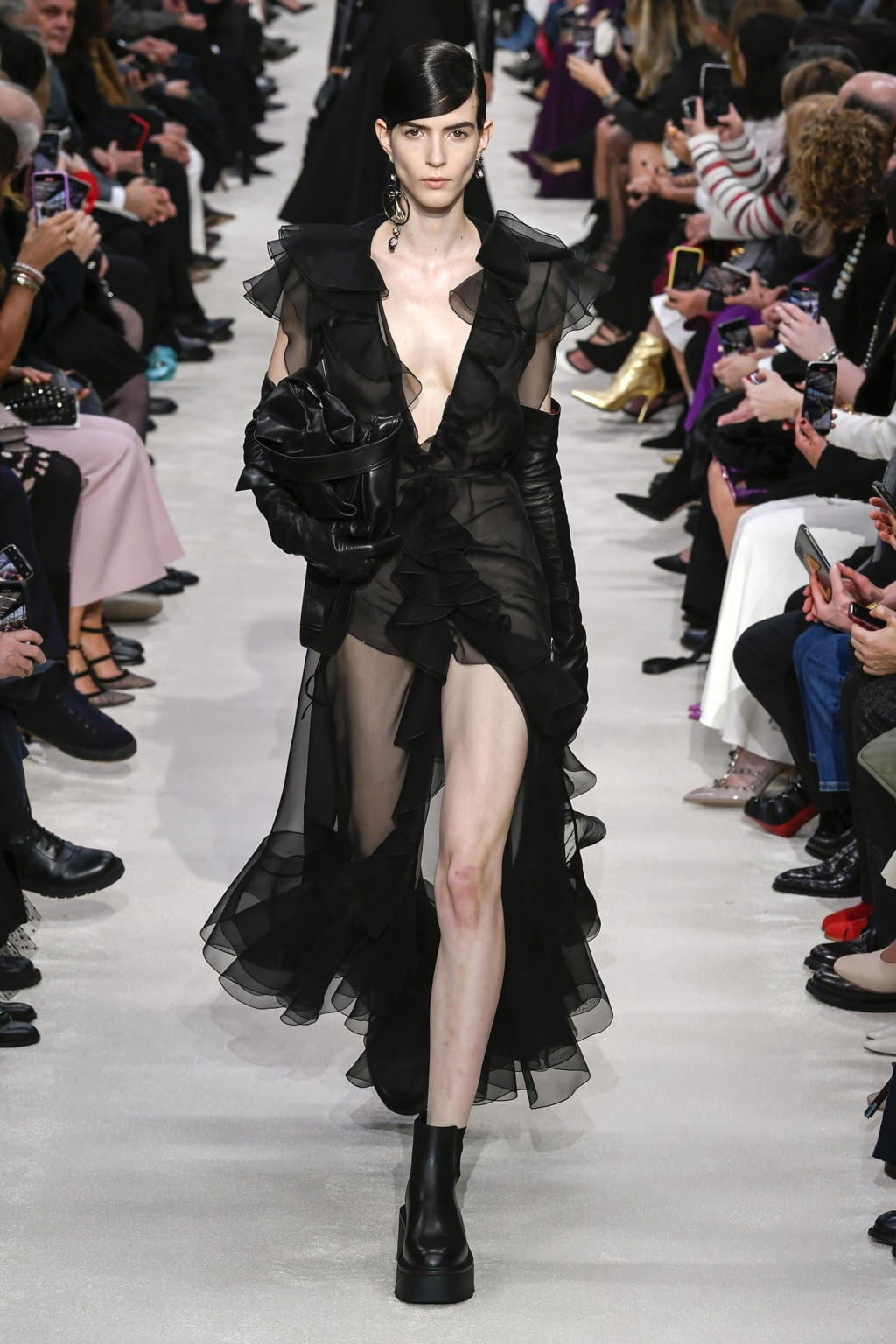 Fashion Week Paris Fall/Winter 2020 look 20 de la collection Valentino womenswear