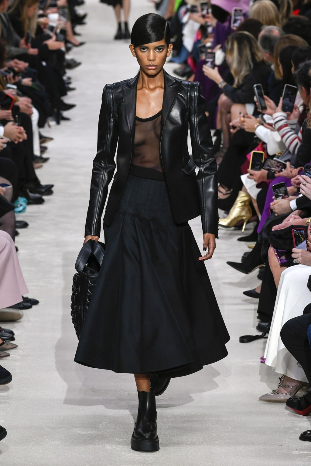 Fashion Week Paris Fall/Winter 2020 look 21 from the Valentino collection 女装