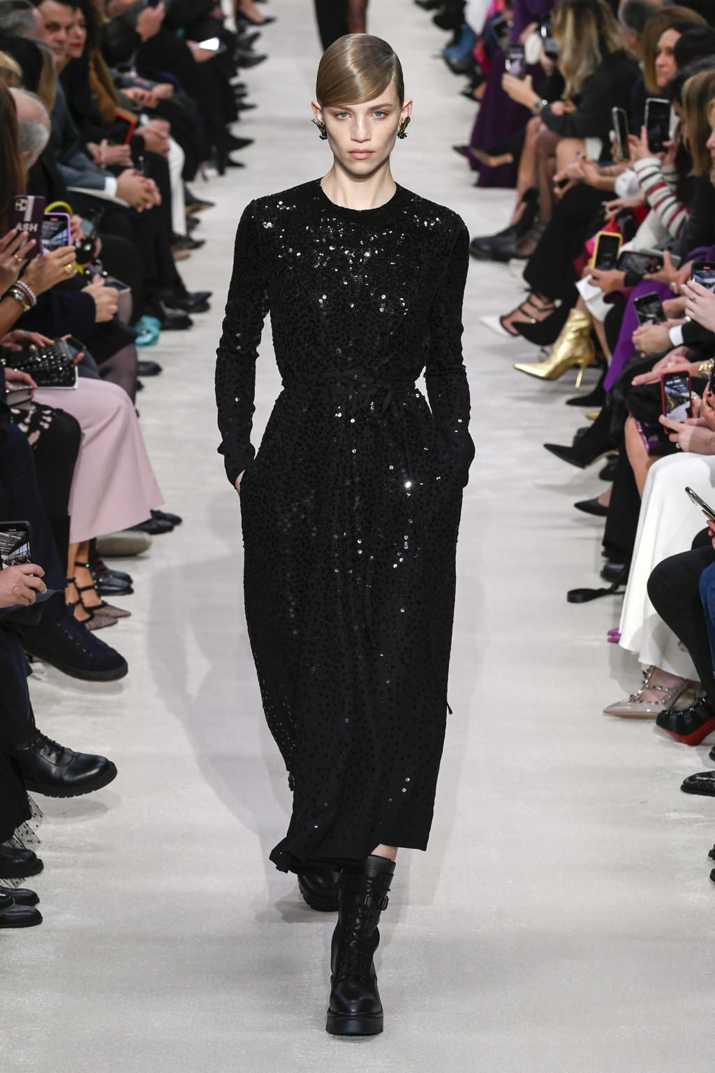 Fashion Week Paris Fall/Winter 2020 look 24 from the Valentino collection 女装
