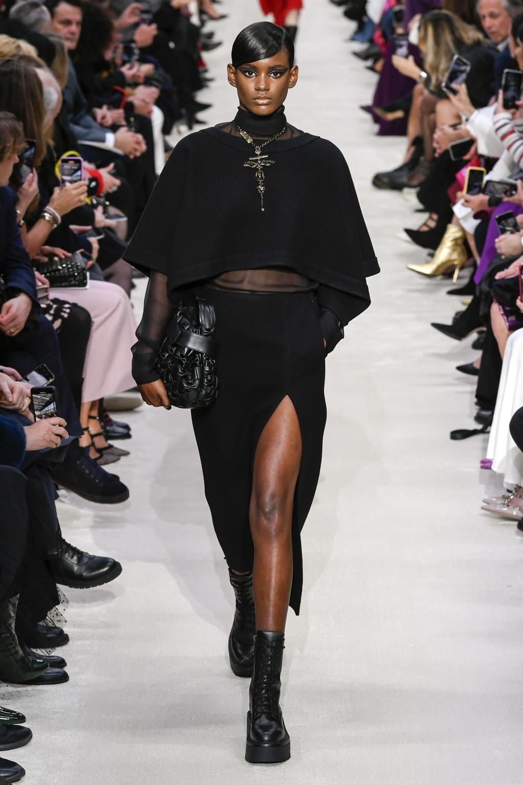 Fashion Week Paris Fall/Winter 2020 look 25 de la collection Valentino womenswear