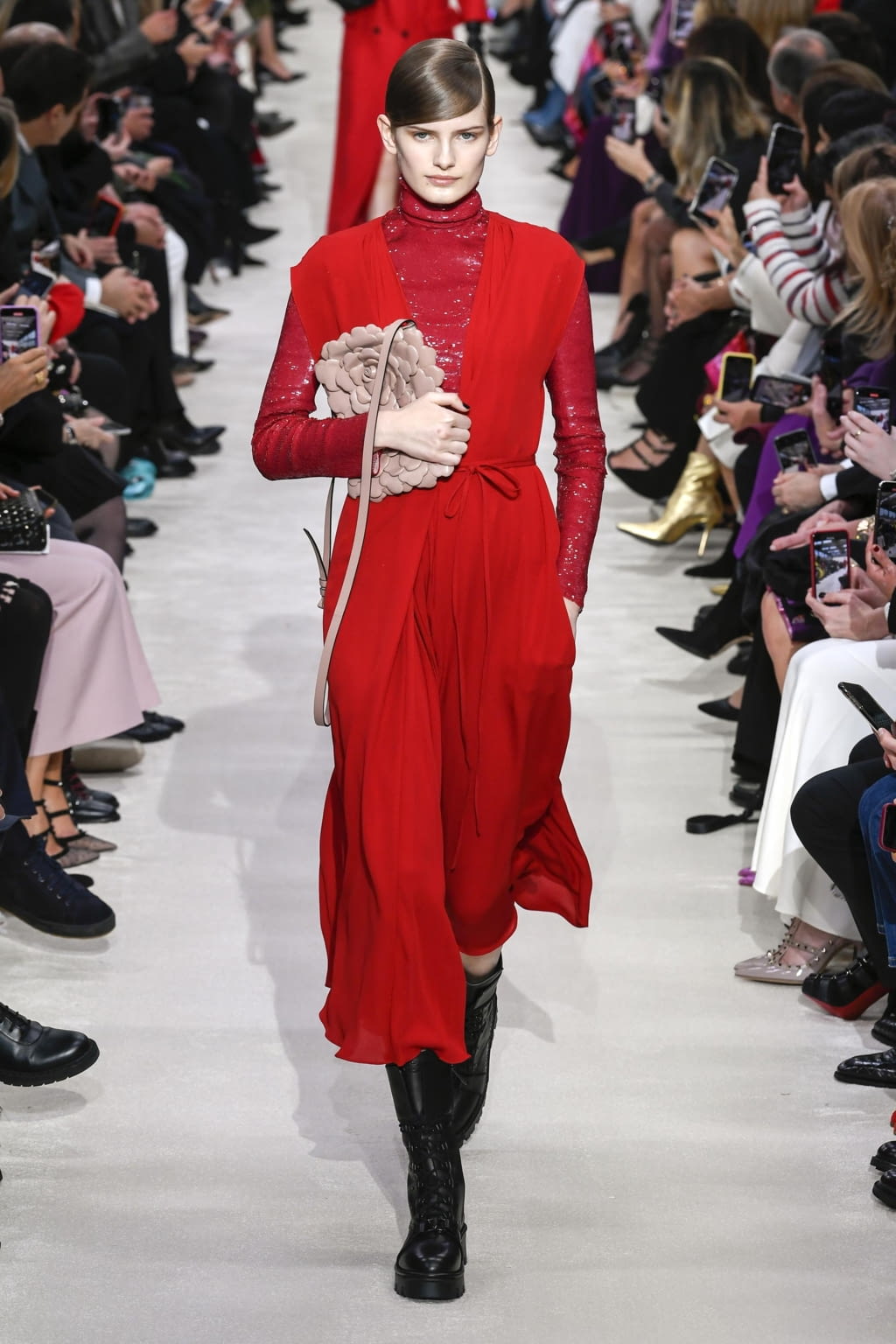 Fashion Week Paris Fall/Winter 2020 look 26 from the Valentino collection womenswear