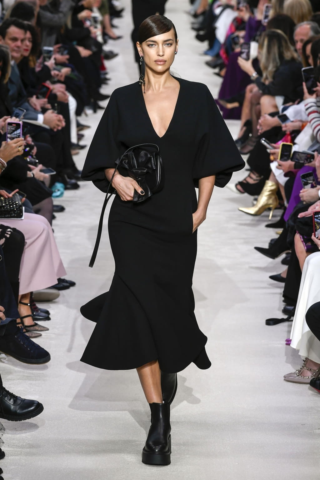 Fashion Week Paris Fall/Winter 2020 look 29 de la collection Valentino womenswear
