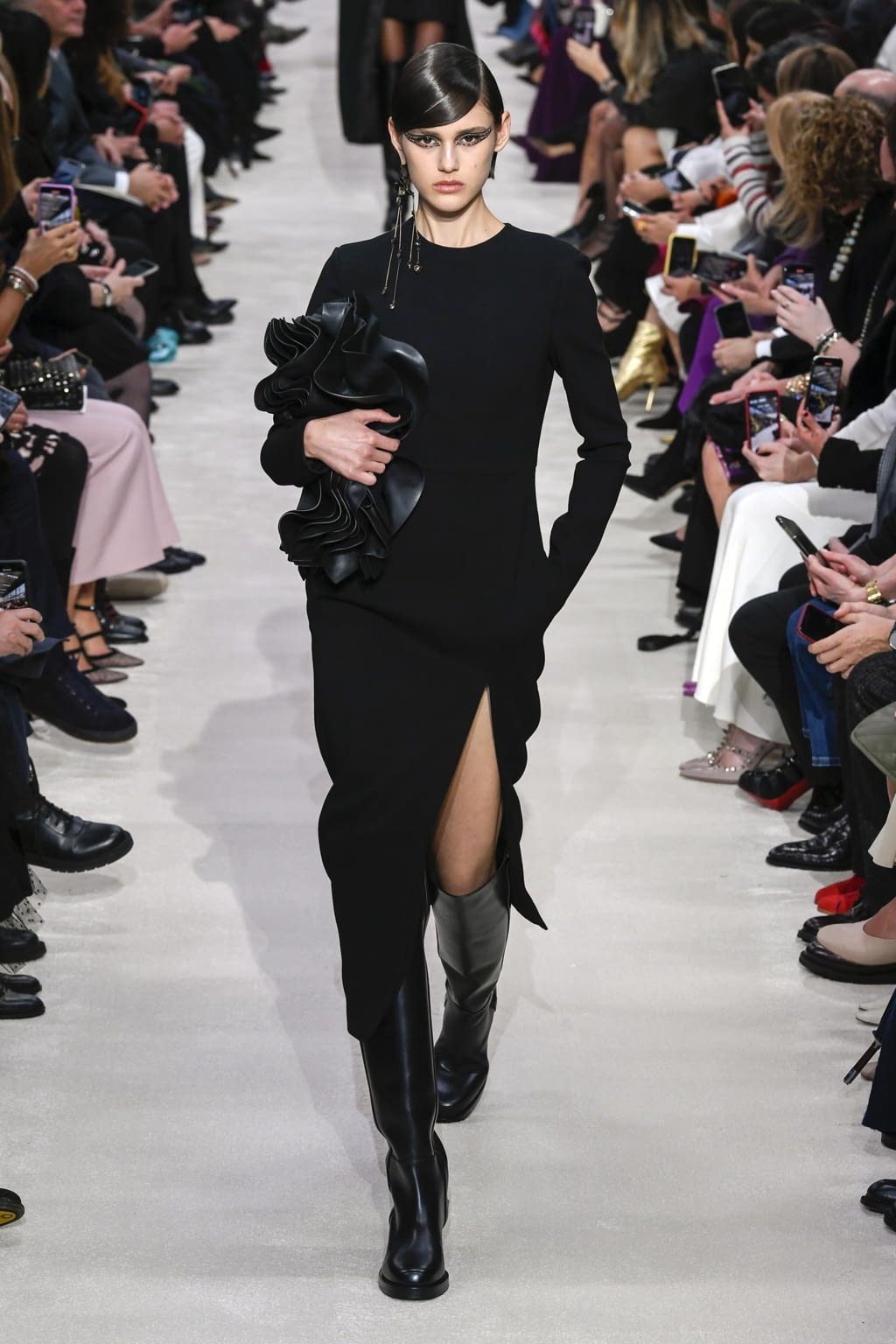 Fashion Week Paris Fall/Winter 2020 look 30 de la collection Valentino womenswear