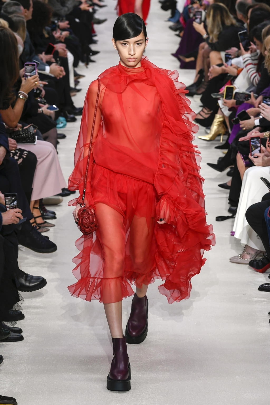 Fashion Week Paris Fall/Winter 2020 look 33 from the Valentino collection womenswear
