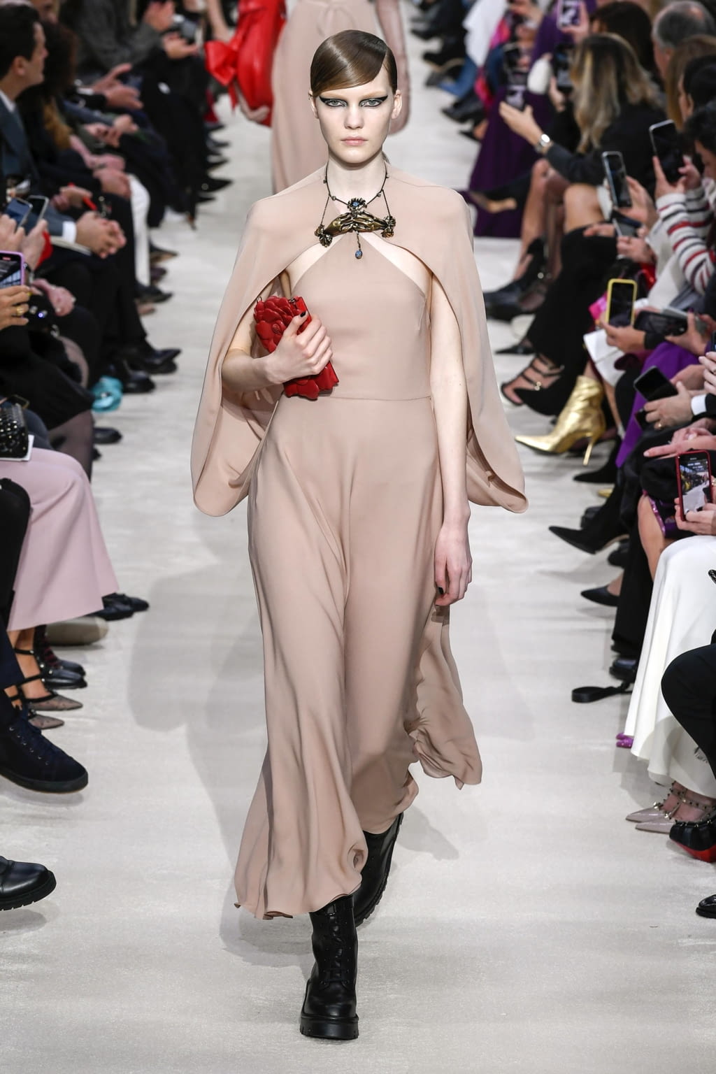 Fashion Week Paris Fall/Winter 2020 look 39 from the Valentino collection womenswear