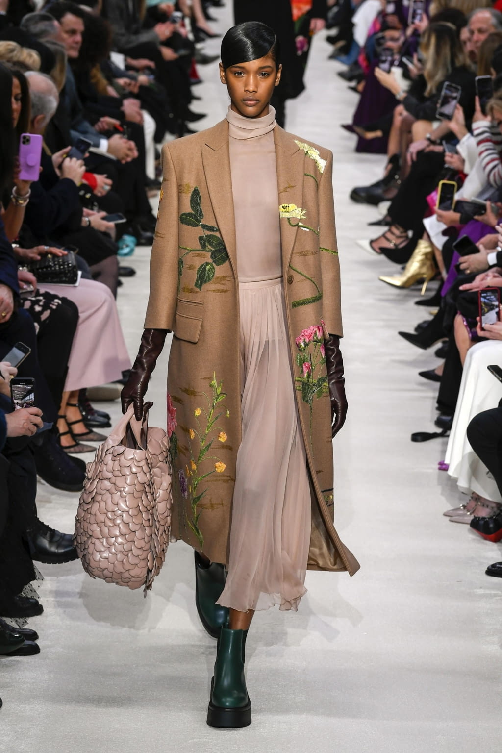 Fashion Week Paris Fall/Winter 2020 look 42 from the Valentino collection womenswear