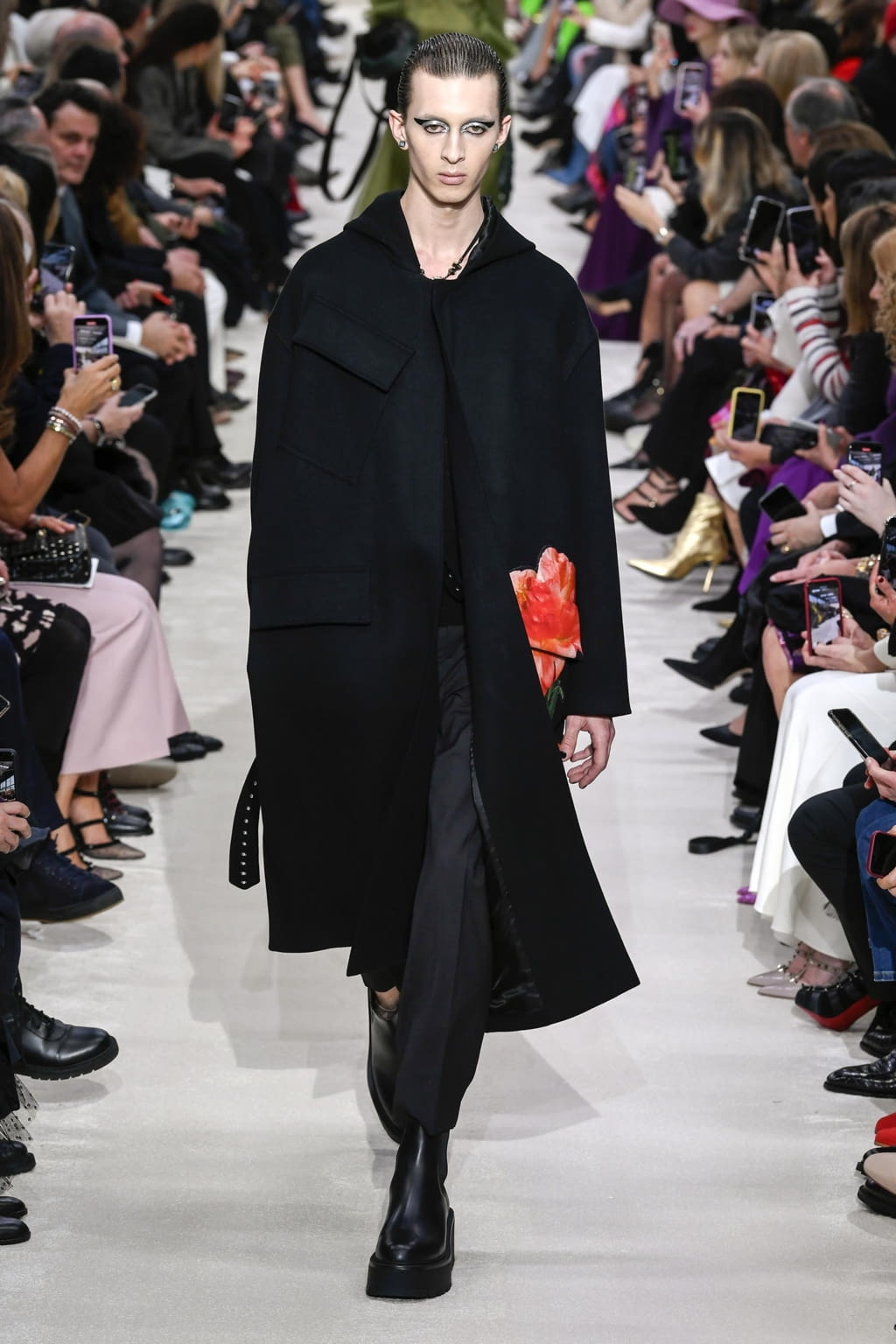 Fashion Week Paris Fall/Winter 2020 look 43 from the Valentino collection womenswear