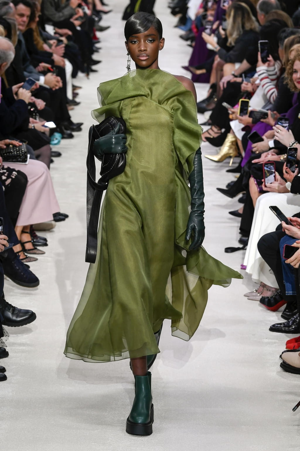 Fashion Week Paris Fall/Winter 2020 look 44 from the Valentino collection womenswear