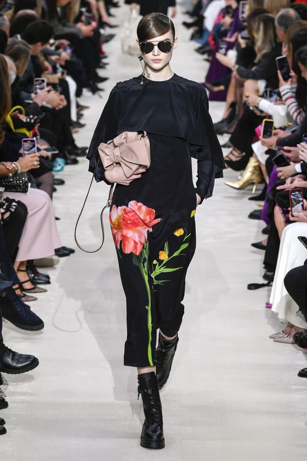 Fashion Week Paris Fall/Winter 2020 look 49 de la collection Valentino womenswear