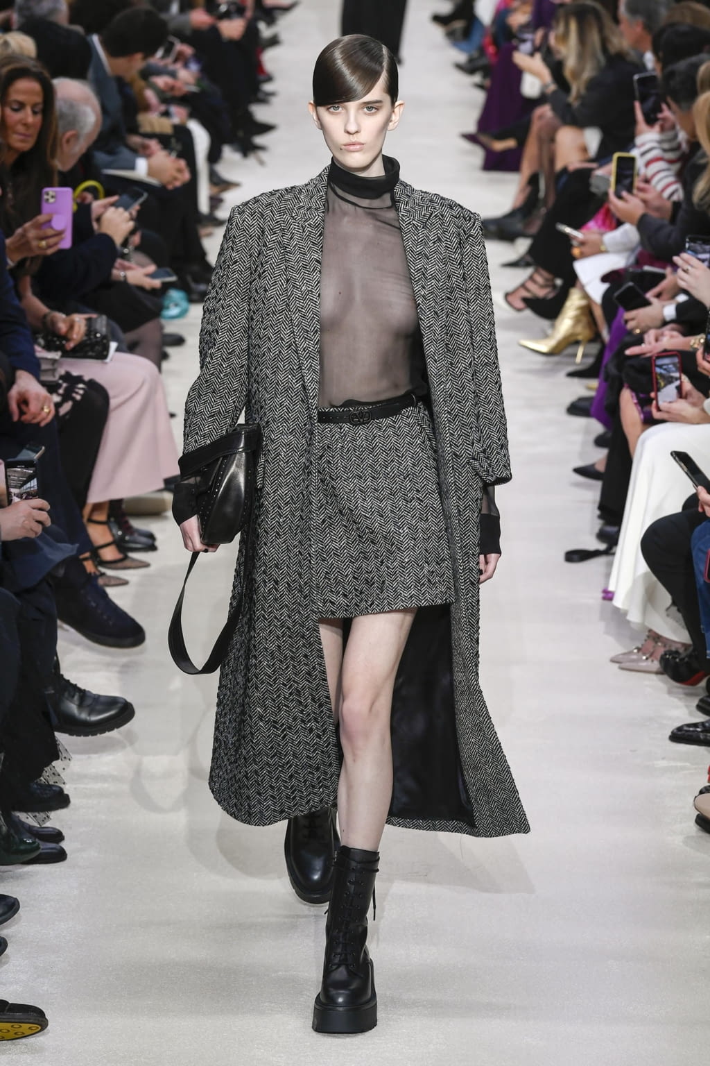 Fashion Week Paris Fall/Winter 2020 look 53 from the Valentino collection 女装