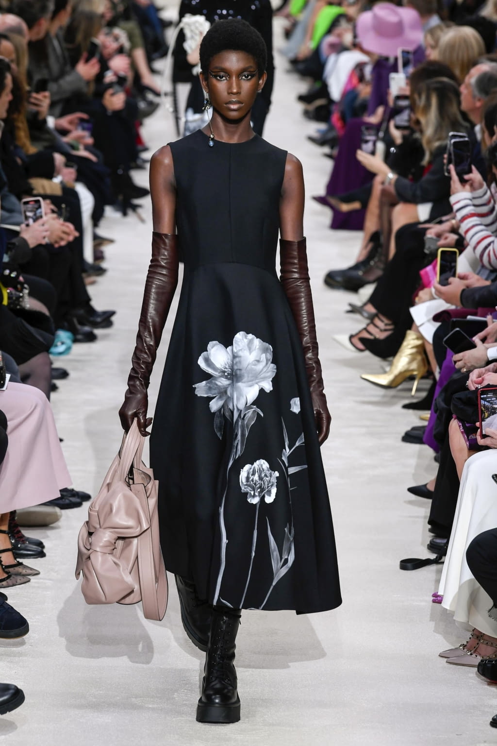 Fashion Week Paris Fall/Winter 2020 look 58 from the Valentino collection womenswear