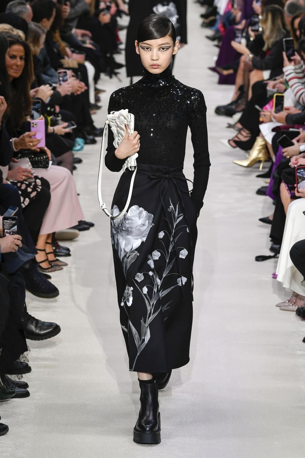 Fashion Week Paris Fall/Winter 2020 look 59 de la collection Valentino womenswear