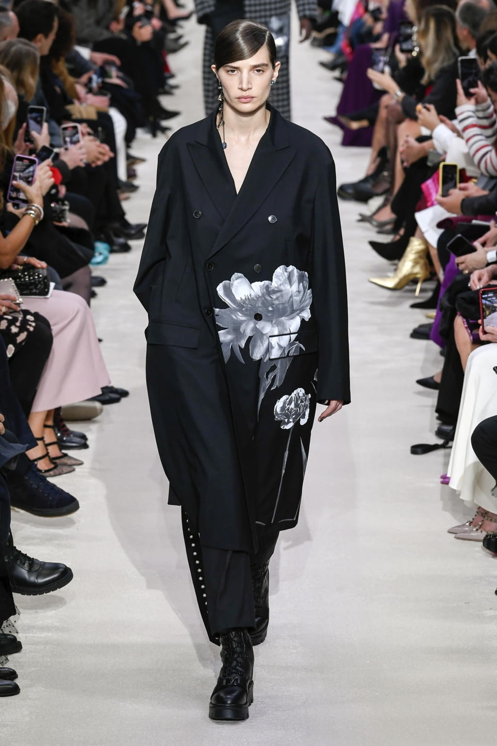 Fashion Week Paris Fall/Winter 2020 look 60 from the Valentino collection 女装
