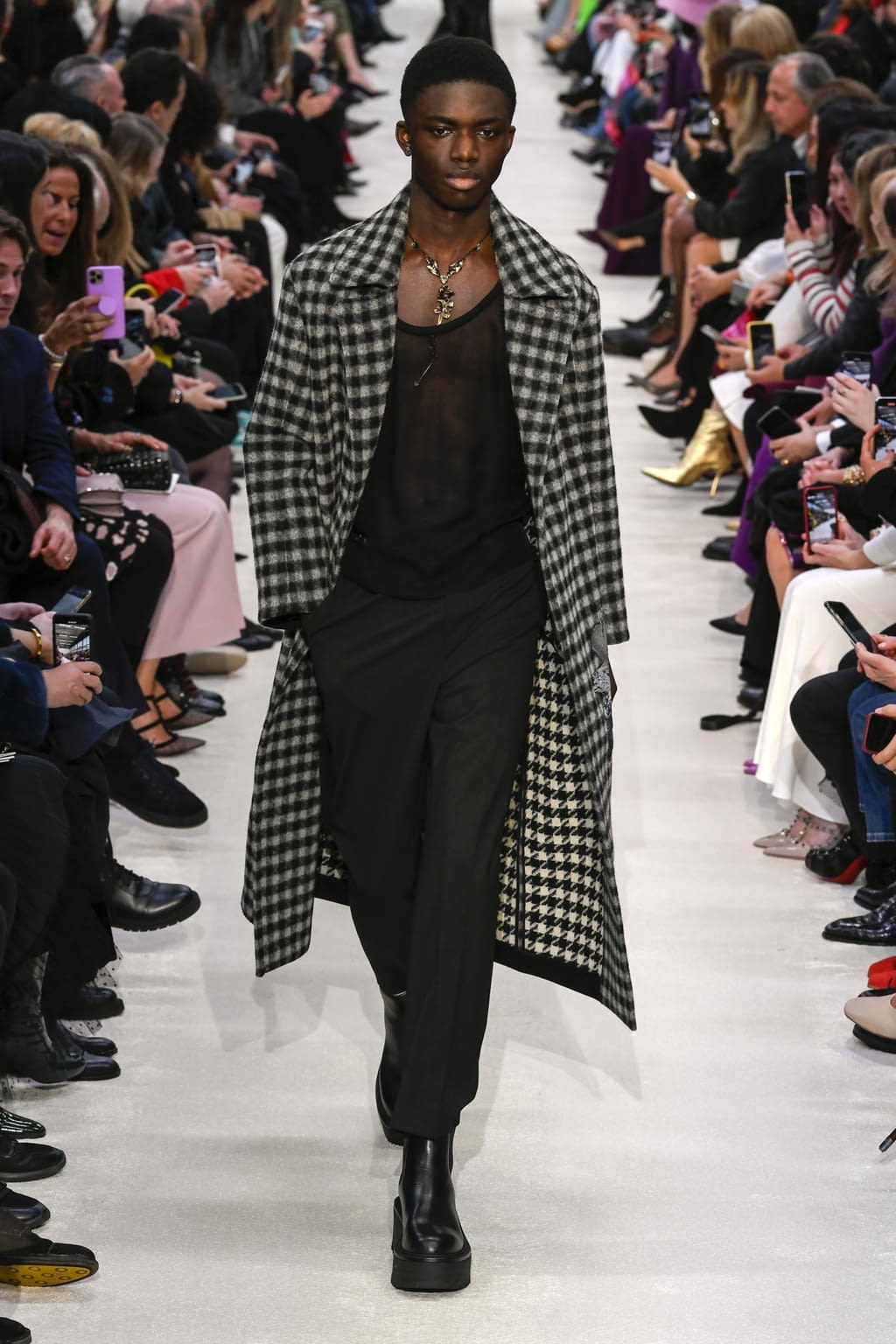 Fashion Week Paris Fall/Winter 2020 look 61 de la collection Valentino womenswear