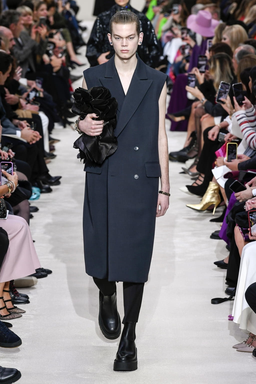 Fashion Week Paris Fall/Winter 2020 look 63 from the Valentino collection womenswear
