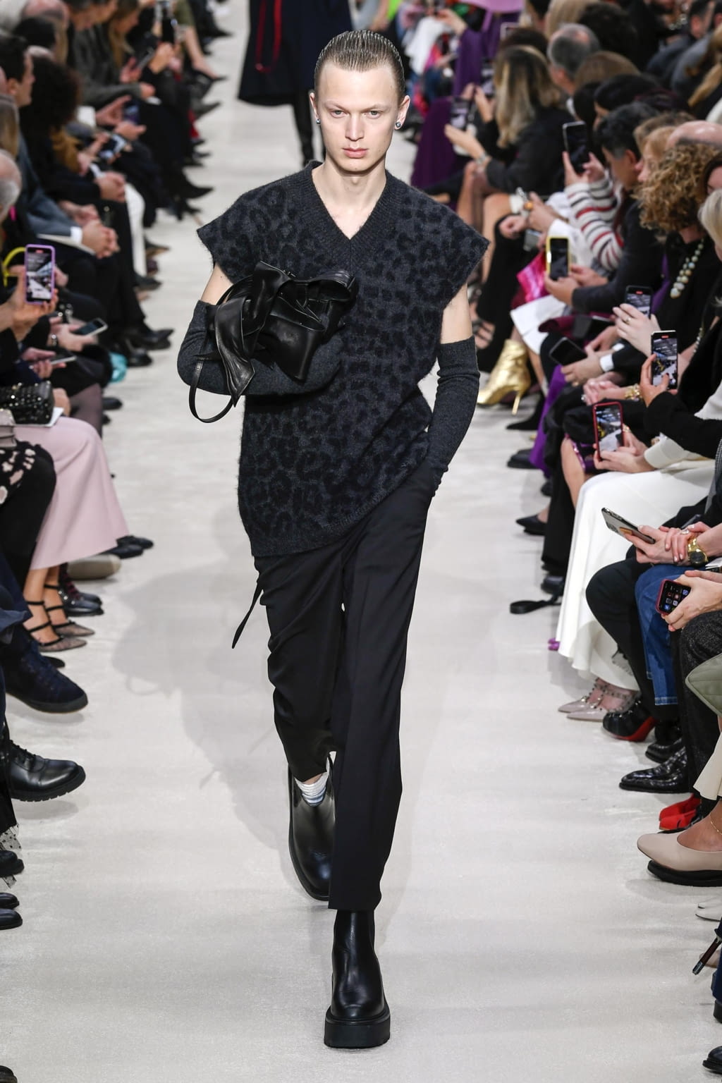 Fashion Week Paris Fall/Winter 2020 look 67 de la collection Valentino womenswear
