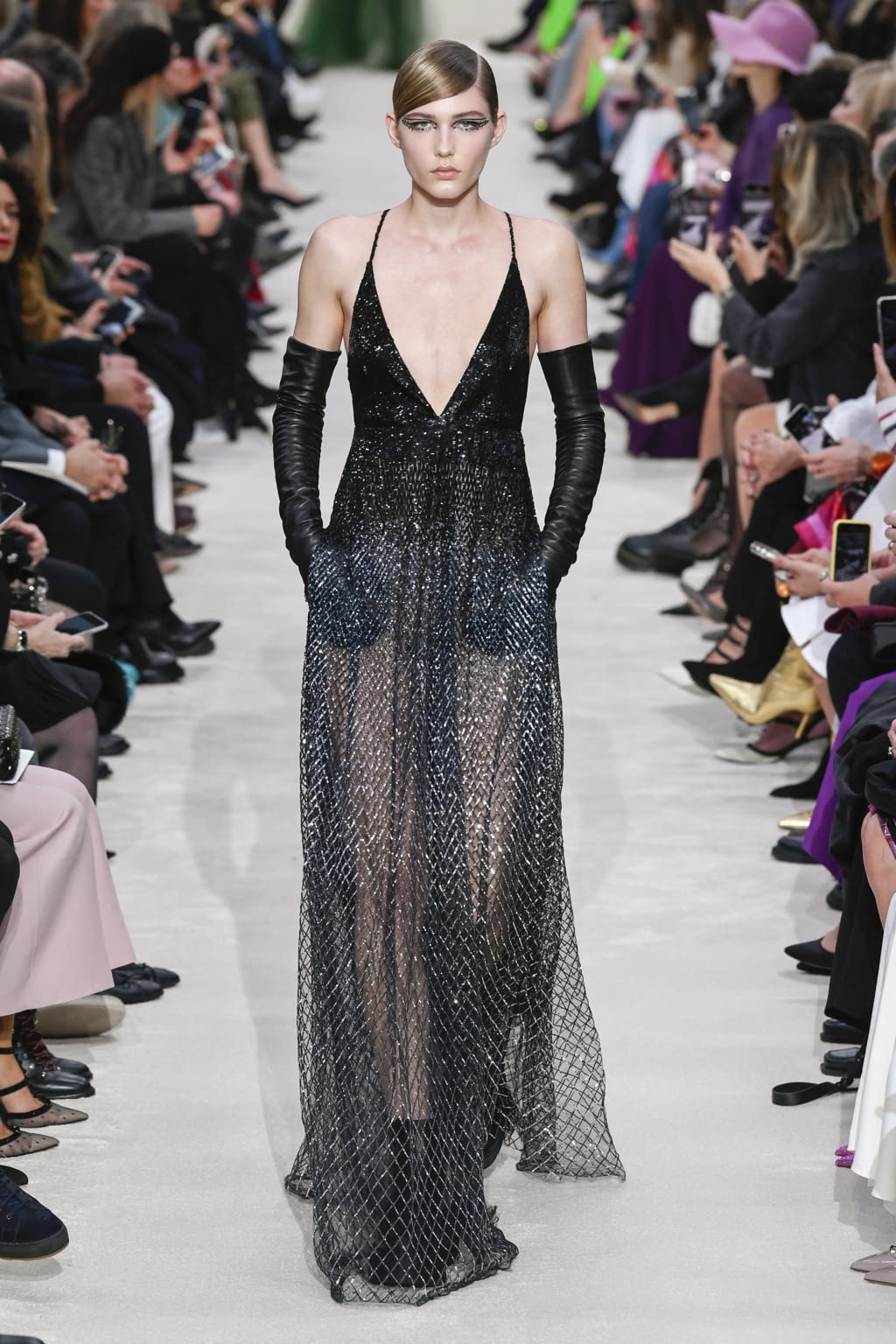 Fashion Week Paris Fall/Winter 2020 look 76 from the Valentino collection womenswear