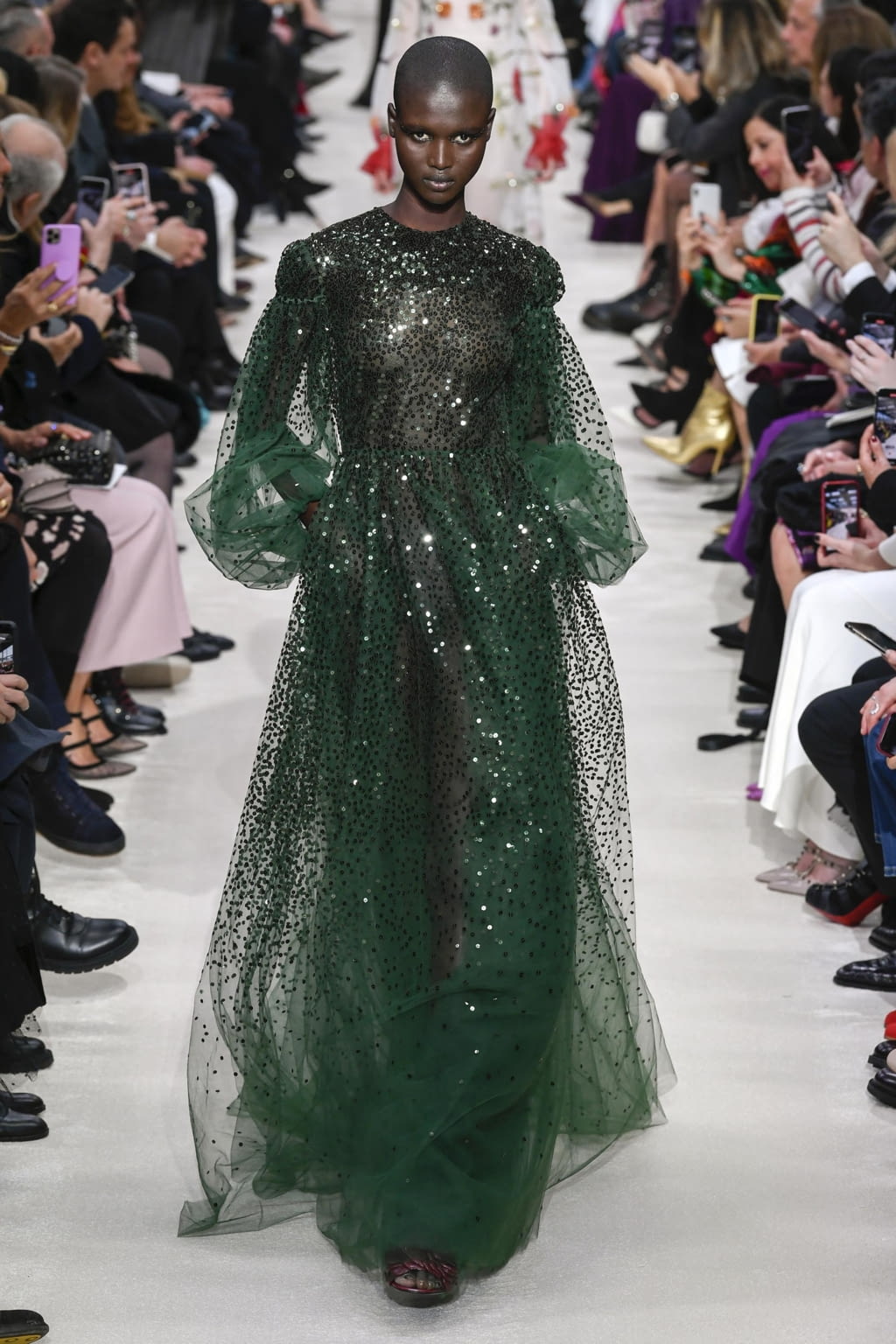 Fashion Week Paris Fall/Winter 2020 look 77 from the Valentino collection womenswear