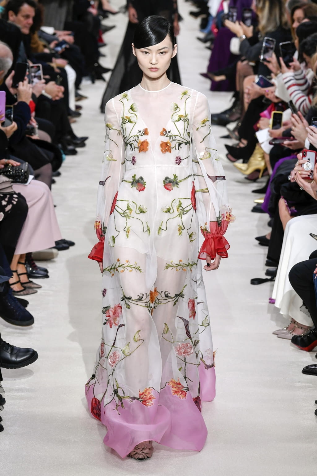 Fashion Week Paris Fall/Winter 2020 look 78 from the Valentino collection 女装