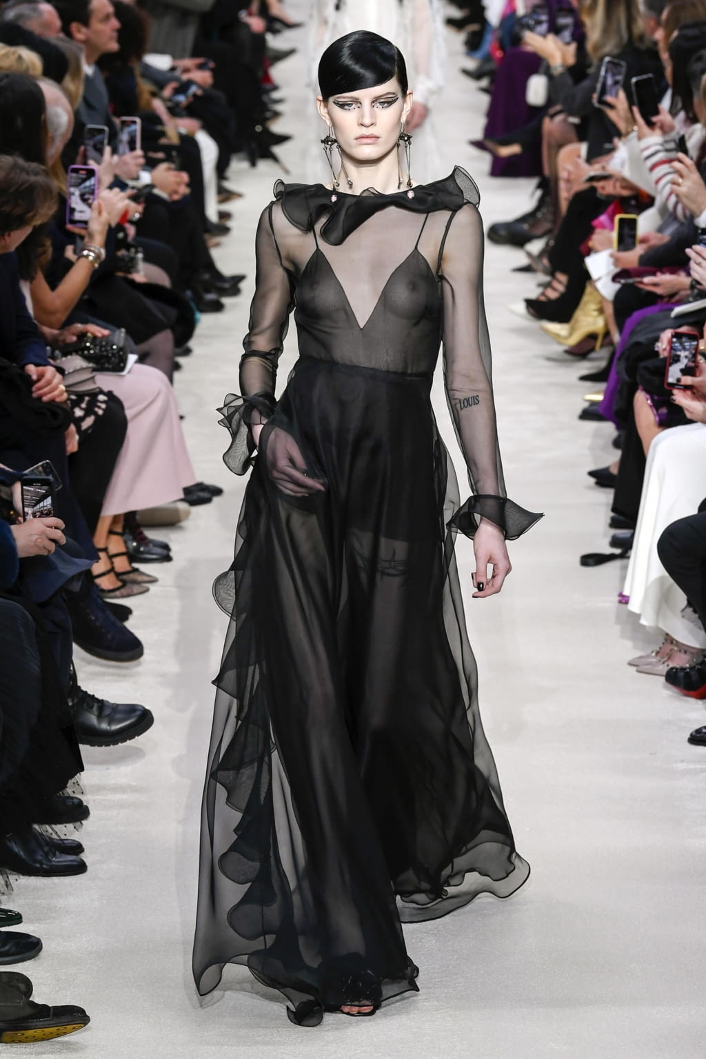 Fashion Week Paris Fall/Winter 2020 look 80 from the Valentino collection womenswear