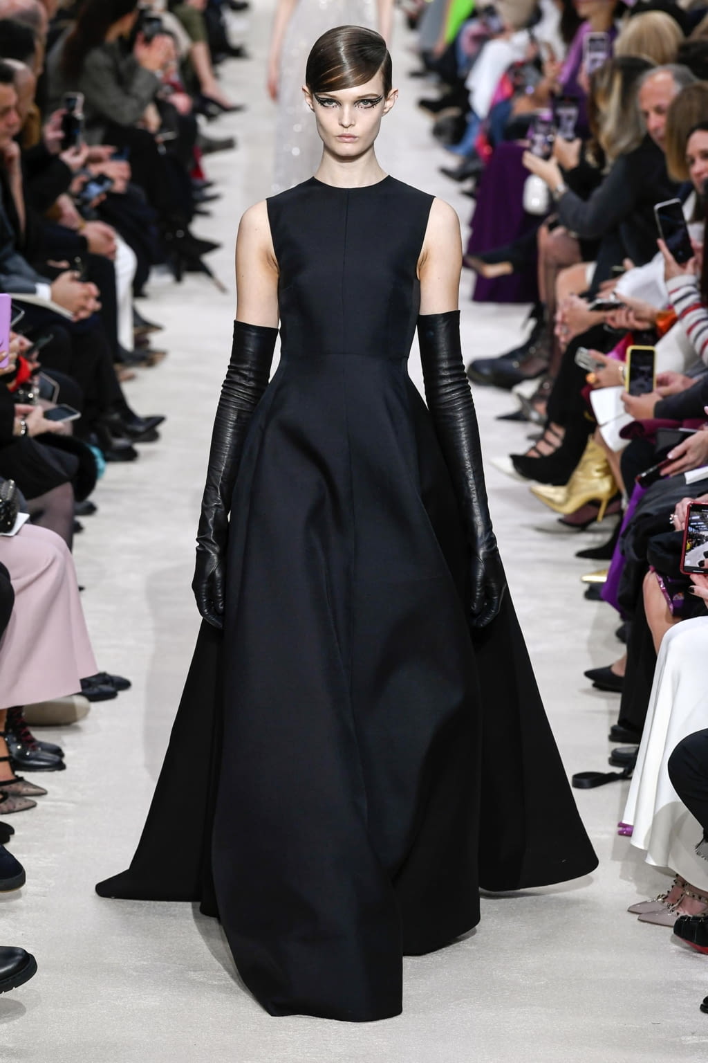Fashion Week Paris Fall/Winter 2020 look 84 from the Valentino collection womenswear