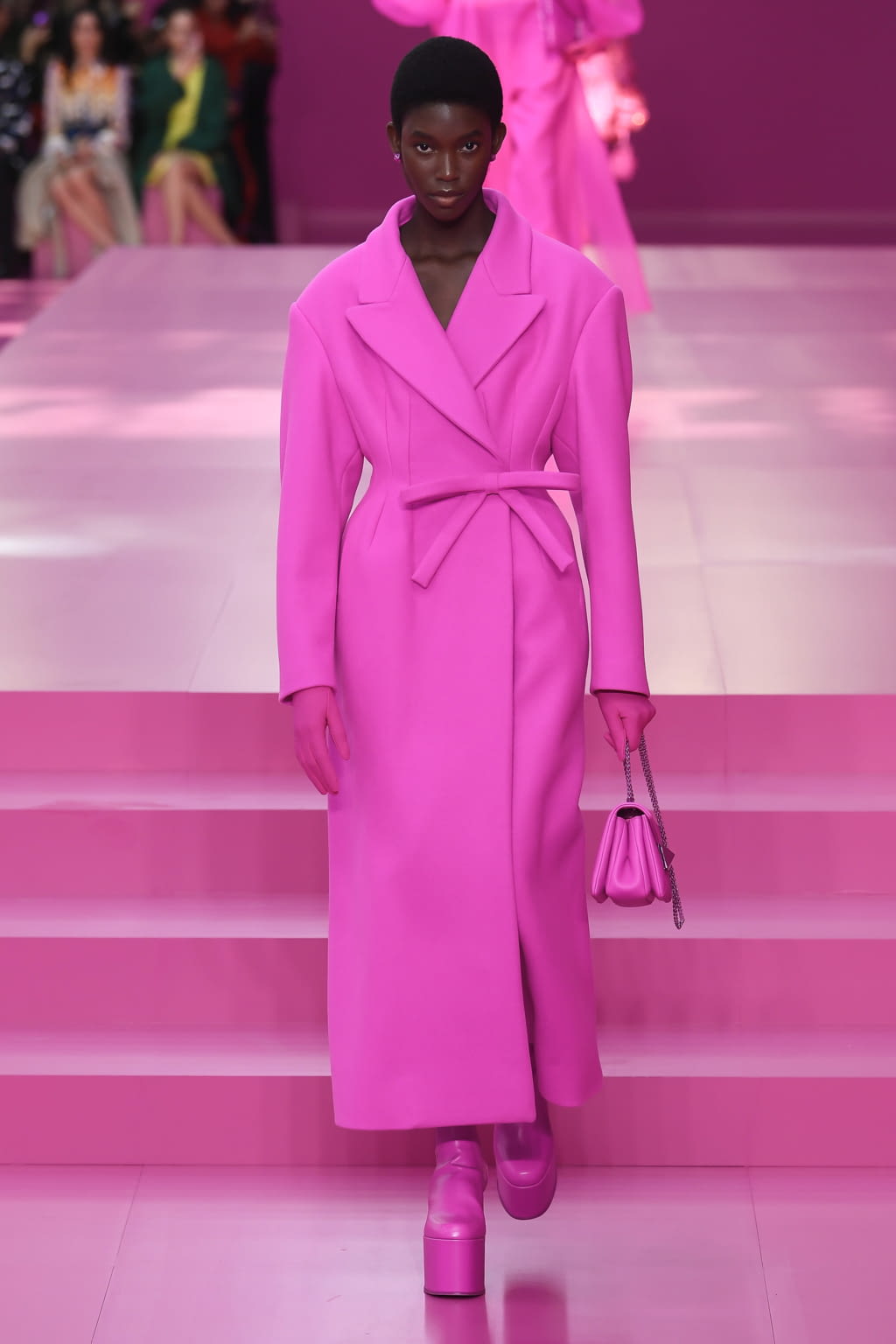 Fashion Week Paris Fall/Winter 2022 look 3 from the Valentino collection womenswear