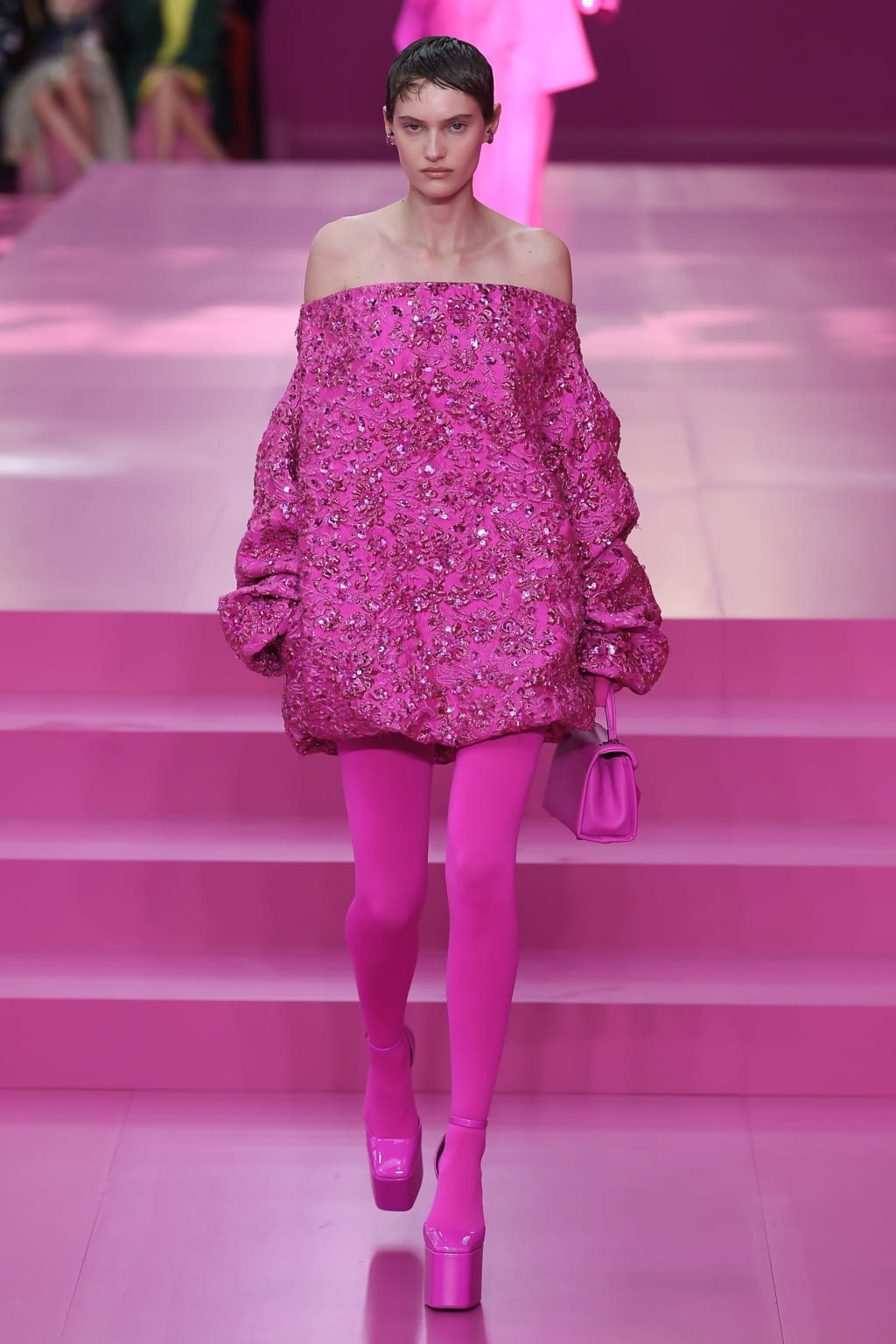 Fashion Week Paris Fall/Winter 2022 look 5 de la collection Valentino womenswear