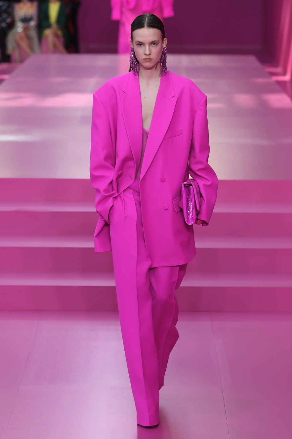 Fashion Week Paris Fall/Winter 2022 look 6 de la collection Valentino womenswear