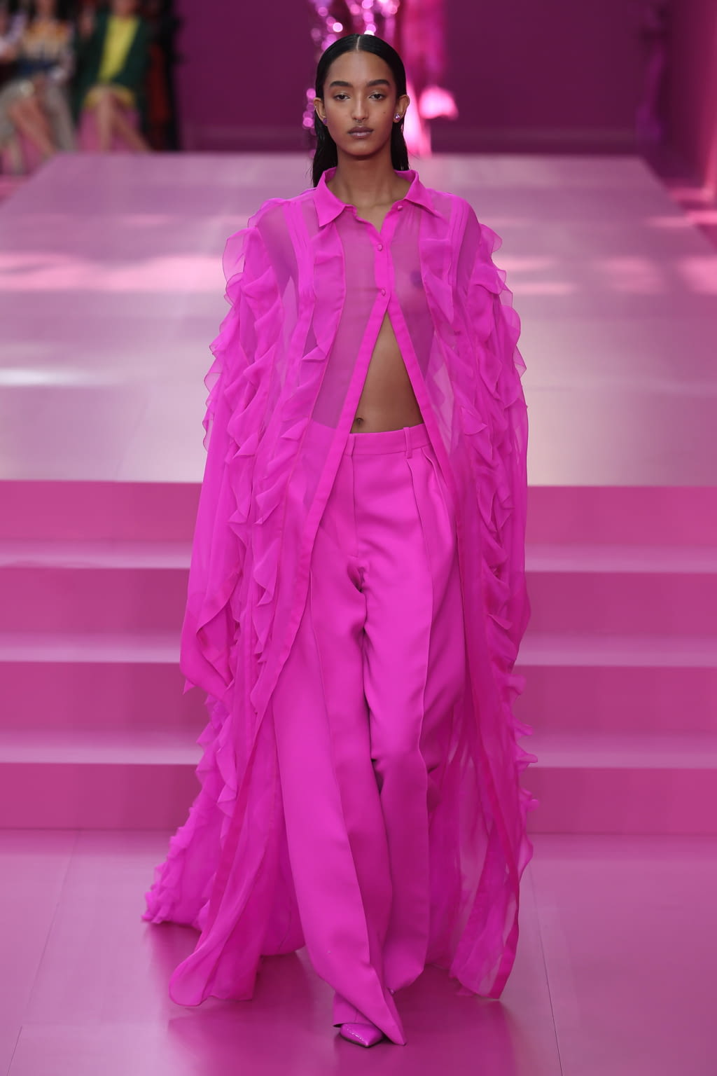 Fashion Week Paris Fall/Winter 2022 look 11 de la collection Valentino womenswear