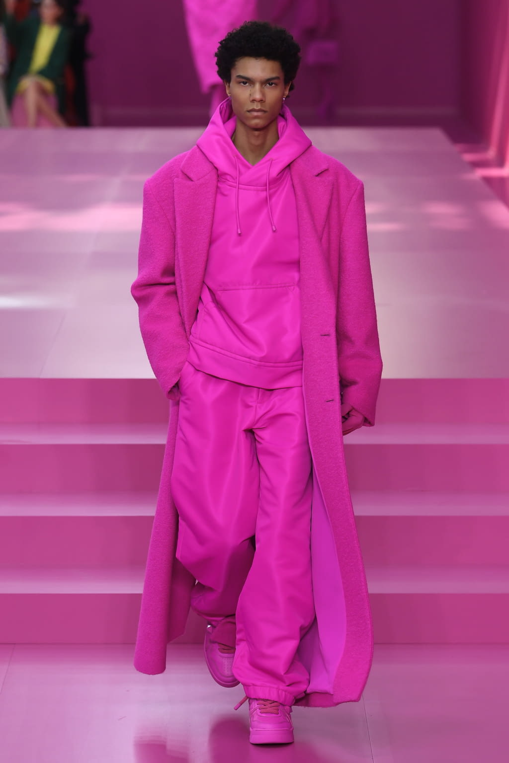 Fashion Week Paris Fall/Winter 2022 look 18 from the Valentino collection womenswear