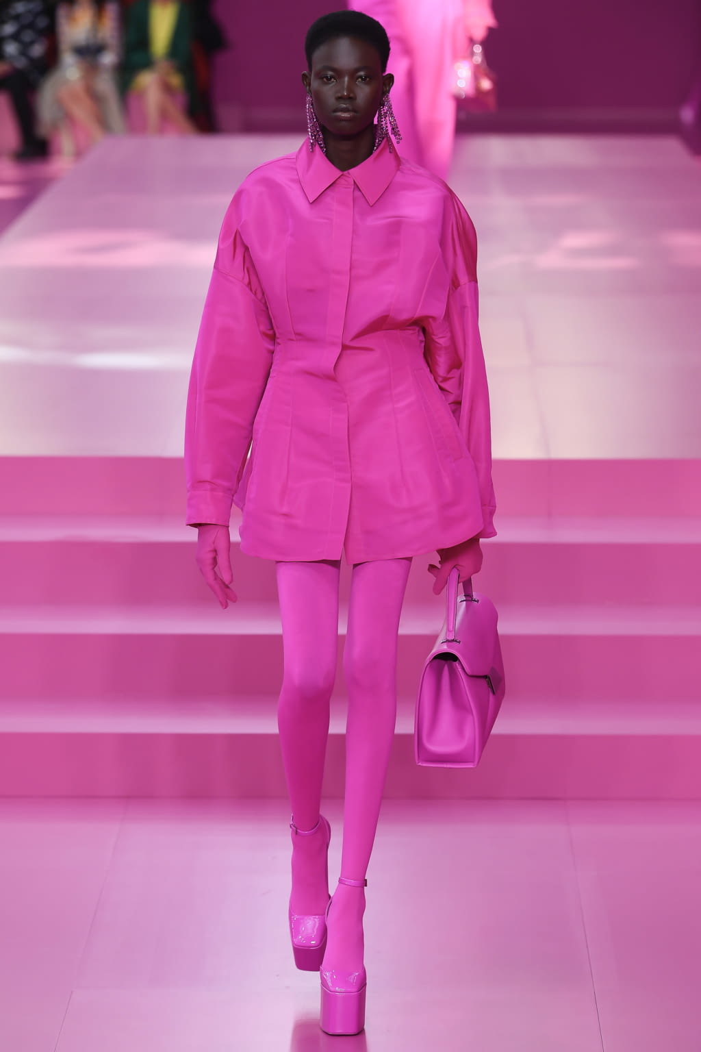 Fashion Week Paris Fall/Winter 2022 look 20 from the Valentino collection womenswear