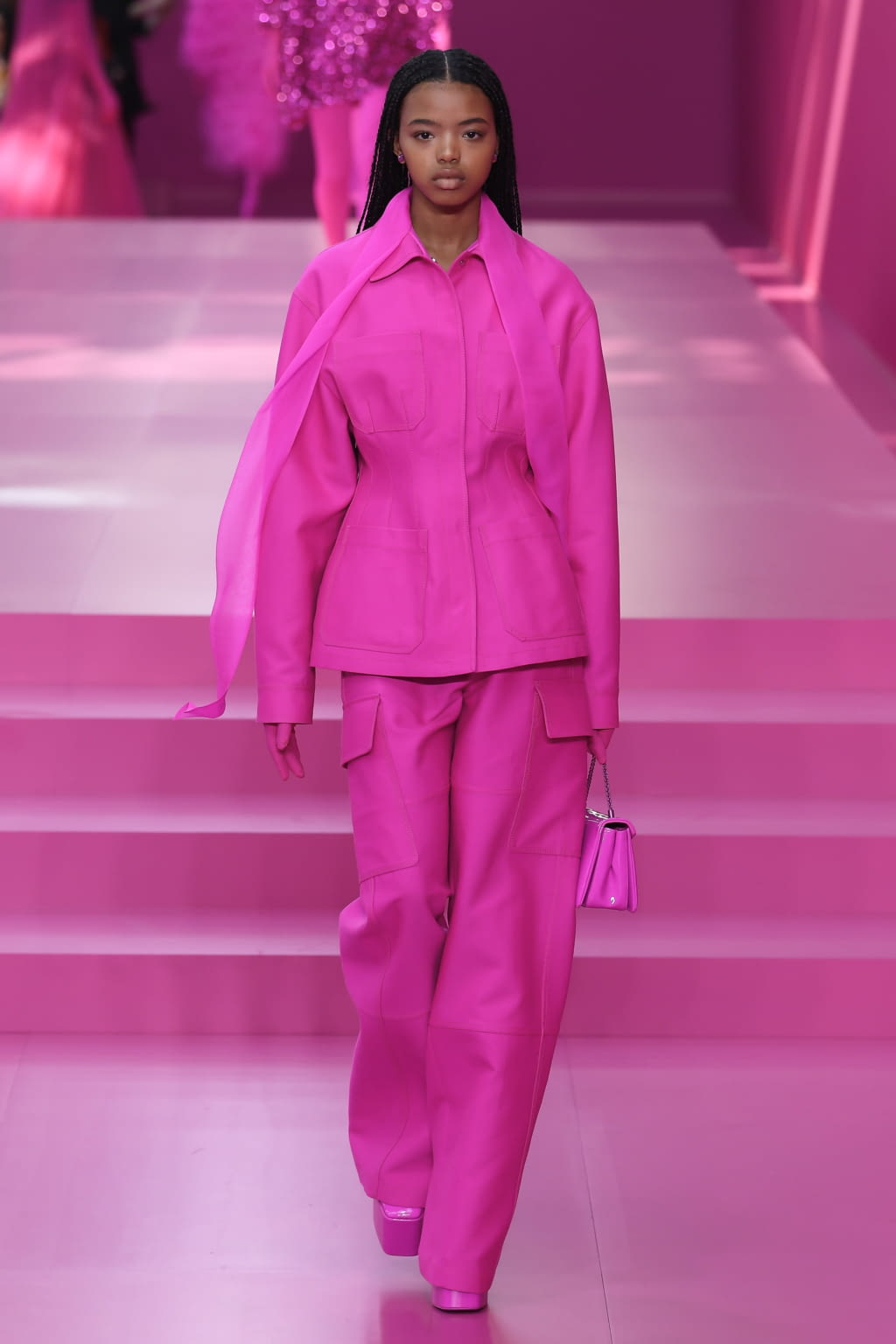 Fashion Week Paris Fall/Winter 2022 look 22 from the Valentino collection 女装