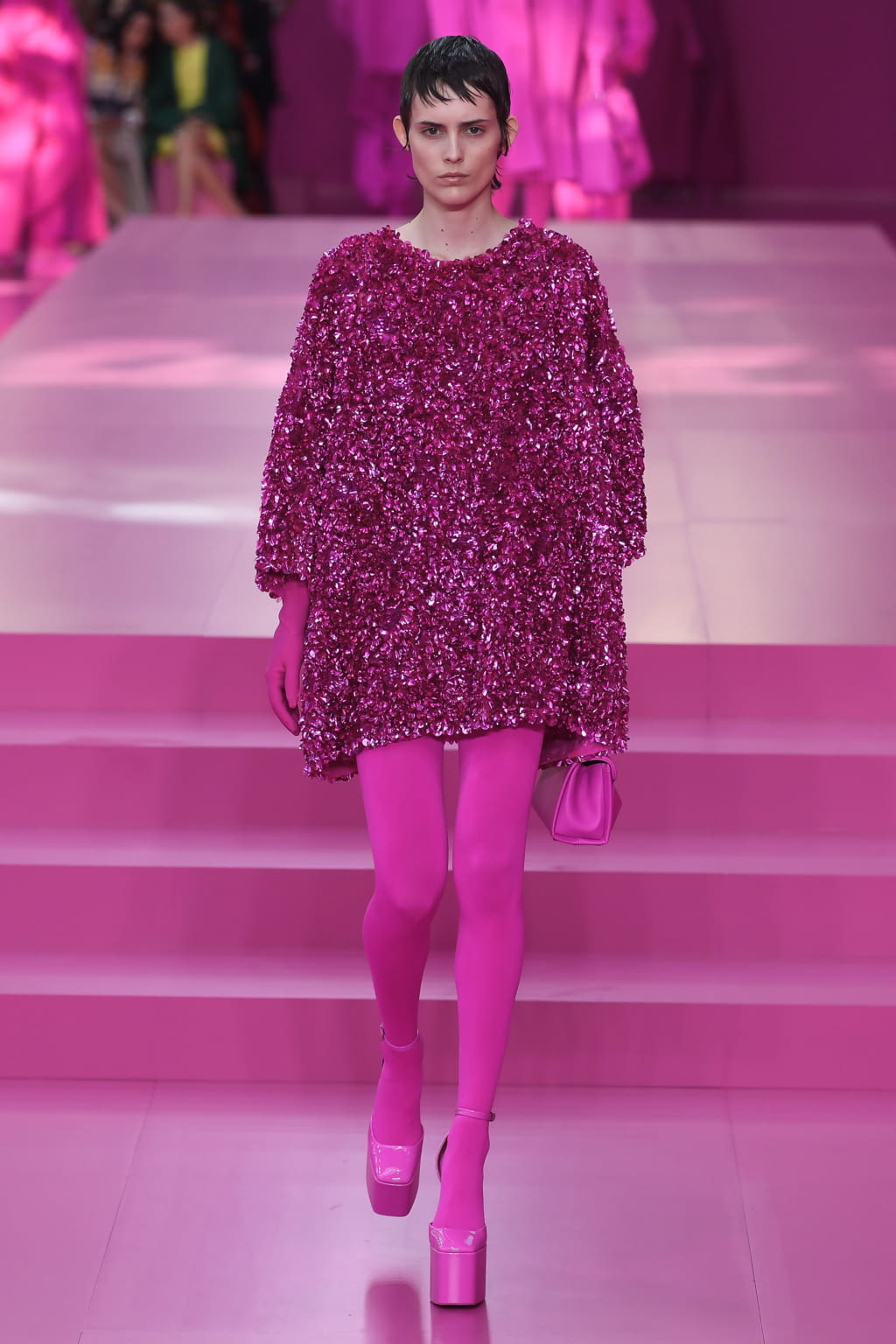 Fashion Week Paris Fall/Winter 2022 look 23 de la collection Valentino womenswear