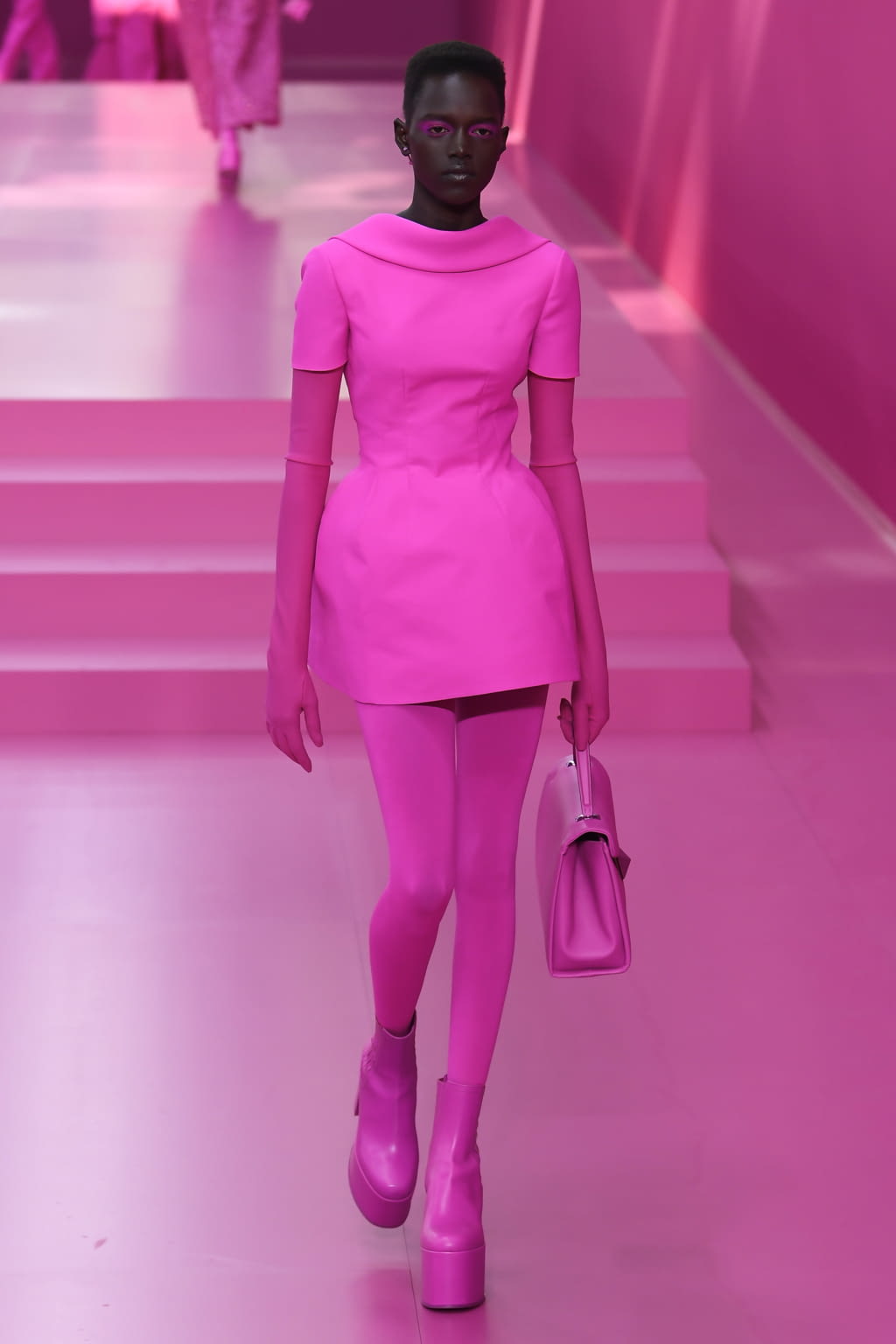Fashion Week Paris Fall/Winter 2022 look 31 de la collection Valentino womenswear