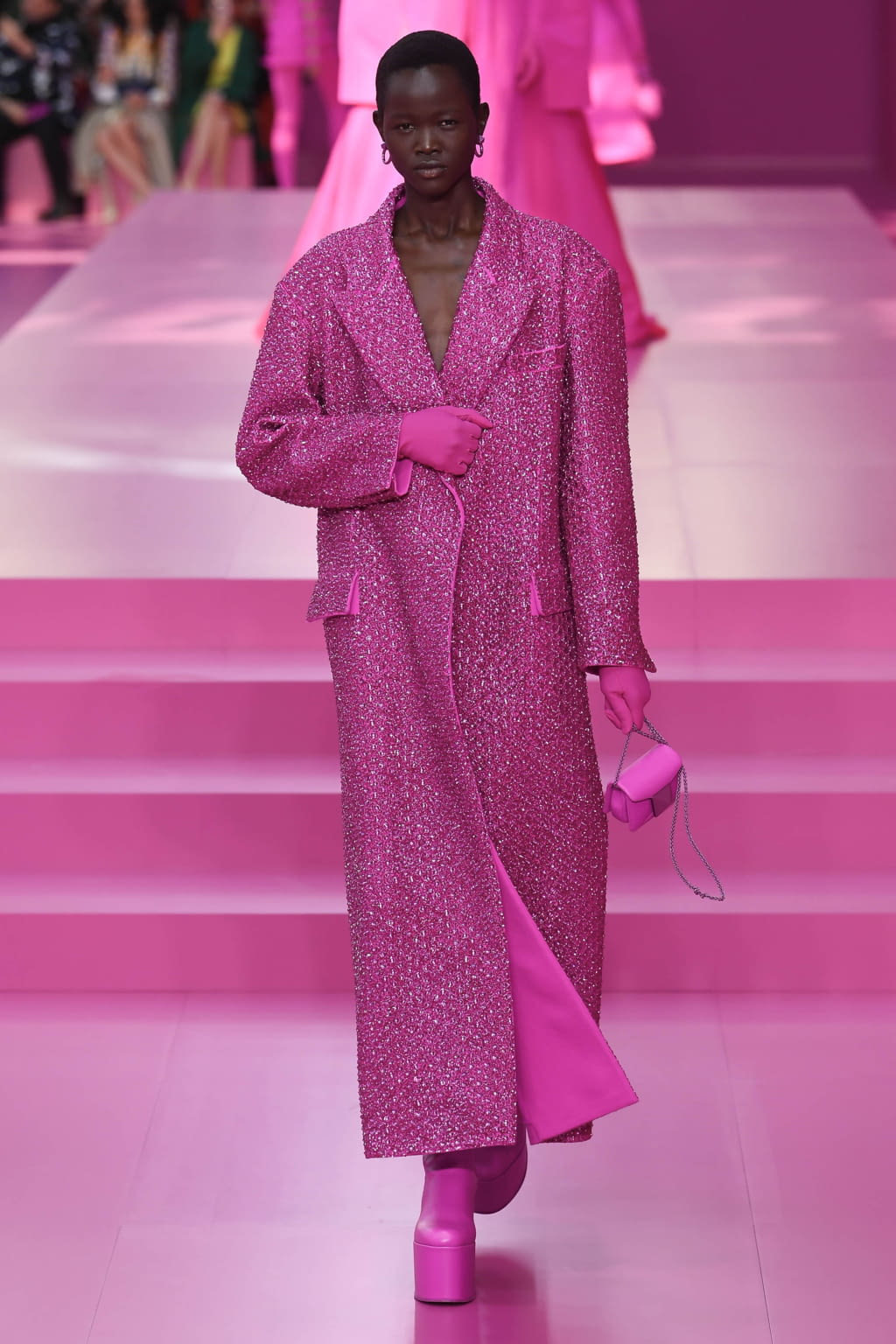 Fashion Week Paris Fall/Winter 2022 look 32 from the Valentino collection womenswear