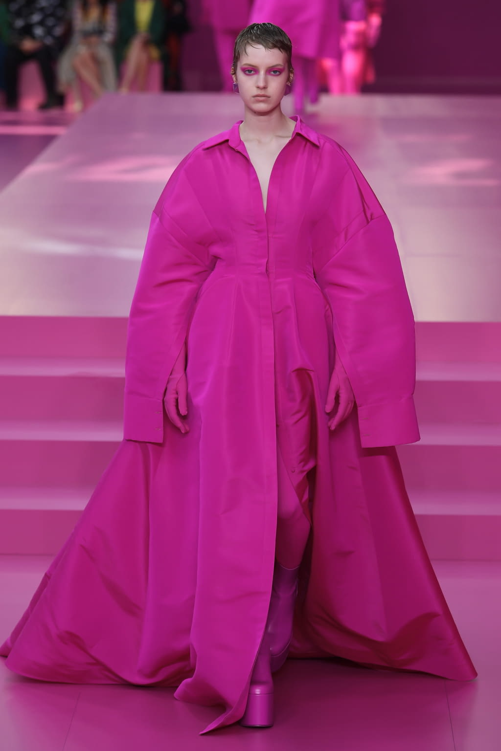 Fashion Week Paris Fall/Winter 2022 look 33 from the Valentino collection womenswear