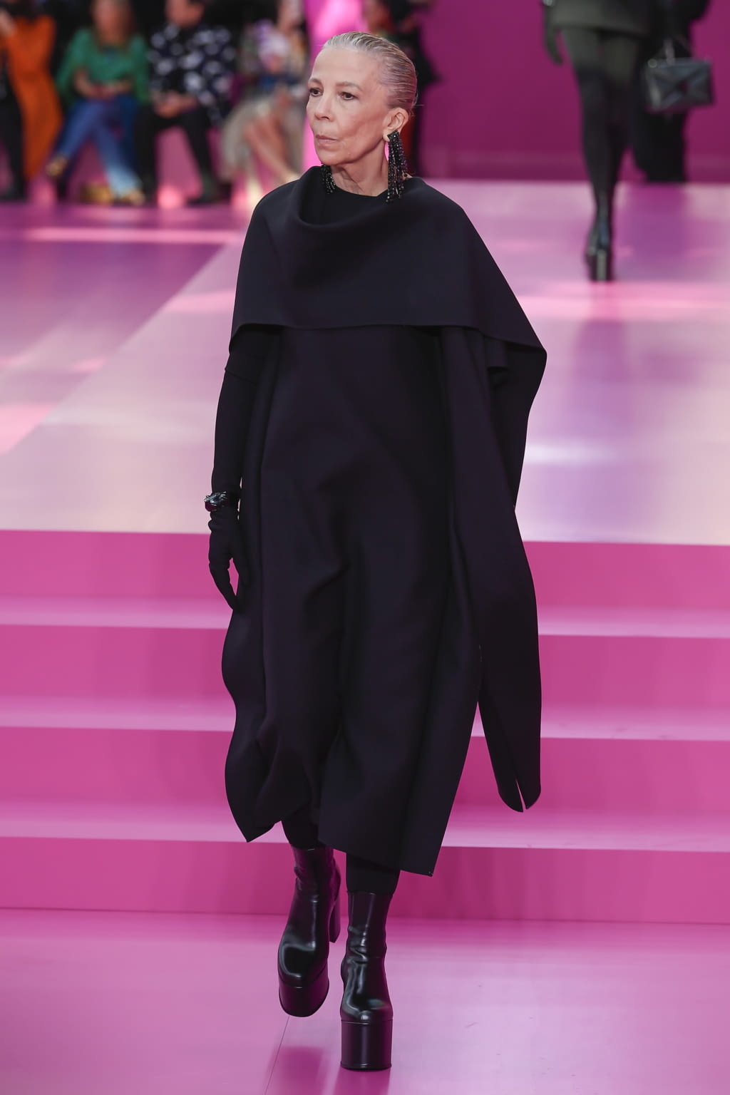 Fashion Week Paris Fall/Winter 2022 look 44 from the Valentino collection womenswear