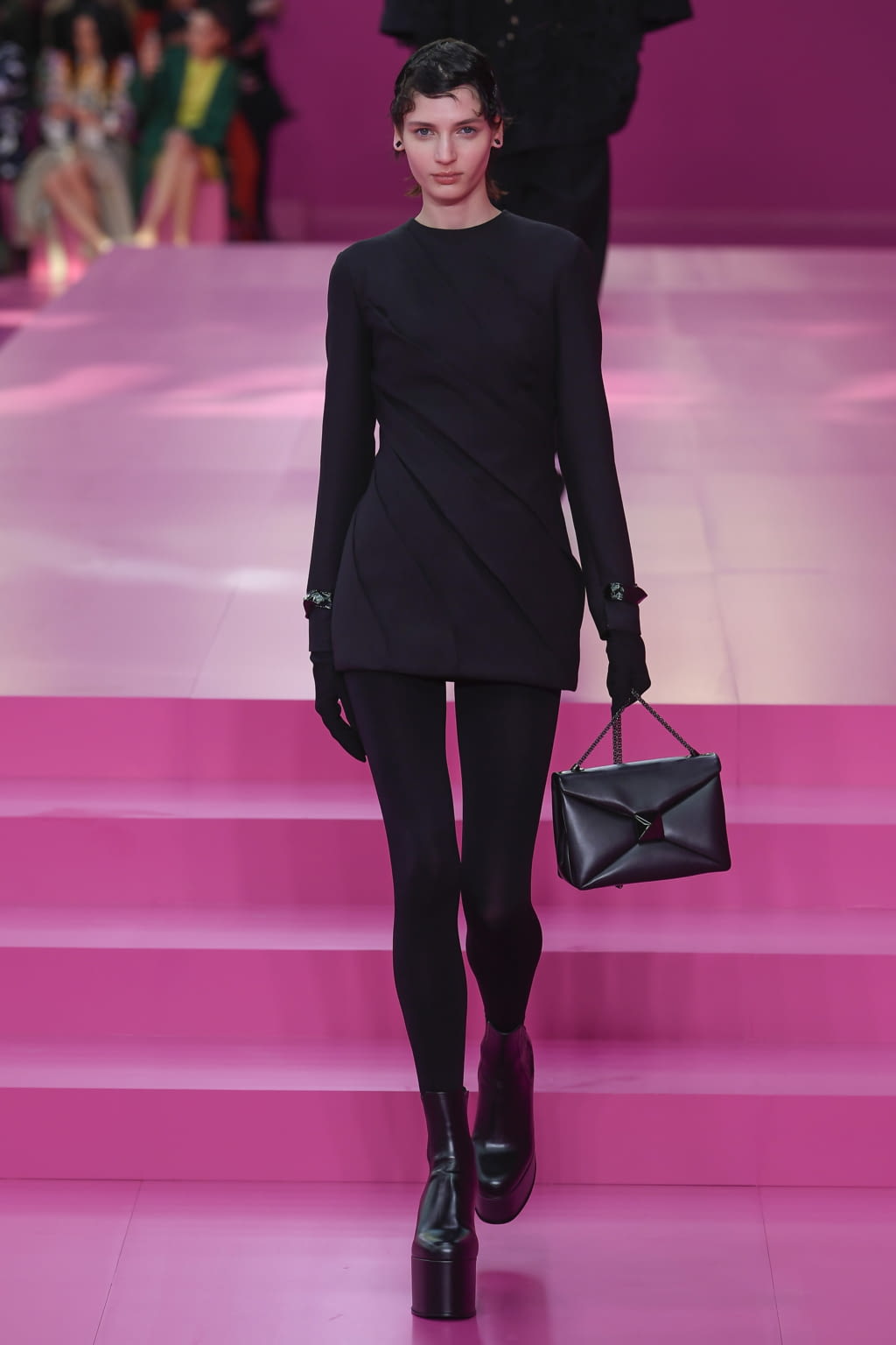 Fashion Week Paris Fall/Winter 2022 look 45 de la collection Valentino womenswear