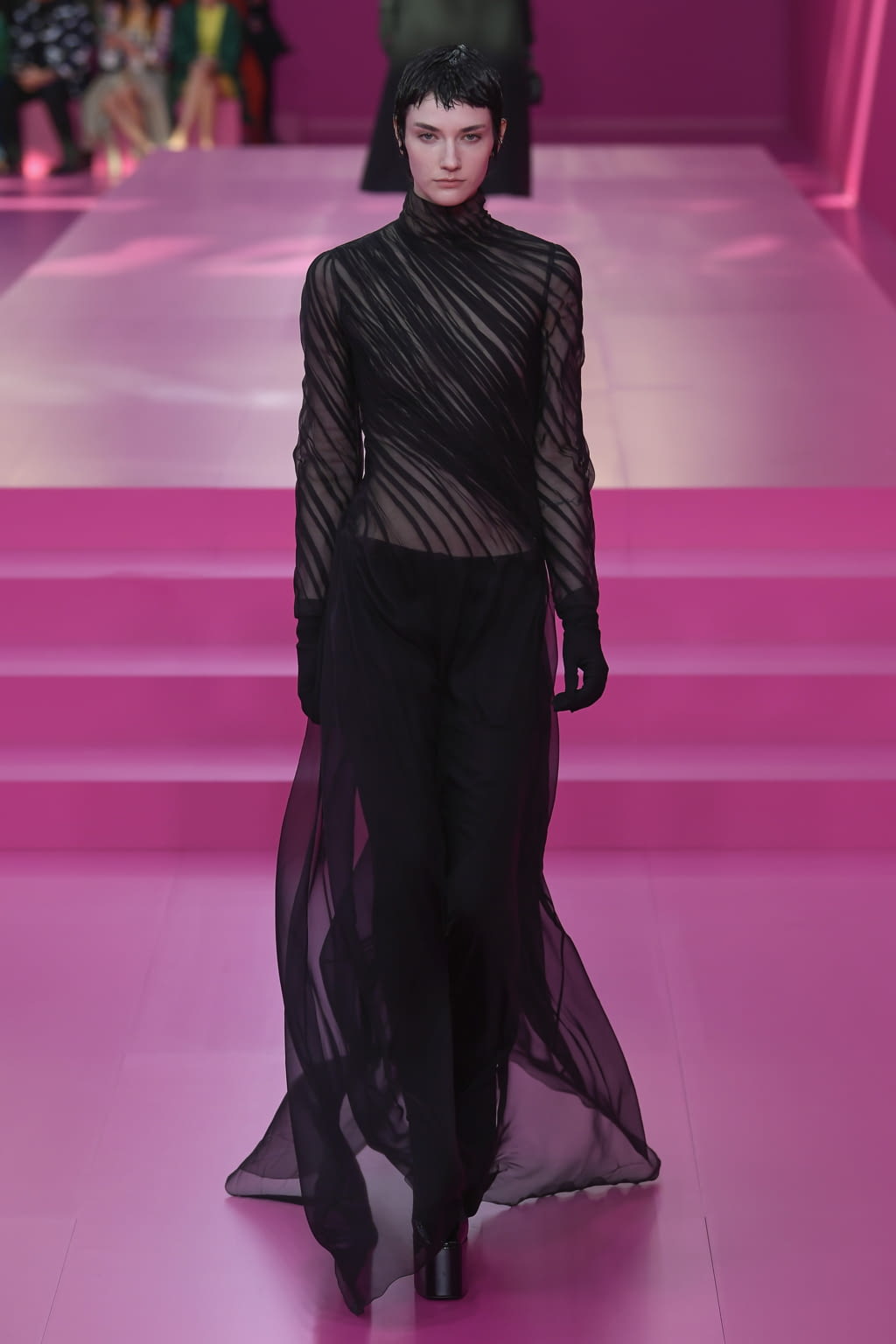 Fashion Week Paris Fall/Winter 2022 look 48 from the Valentino collection womenswear