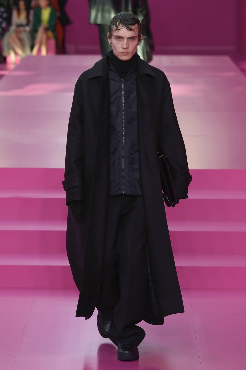 Fashion Week Paris Fall/Winter 2022 look 60 from the Valentino collection womenswear