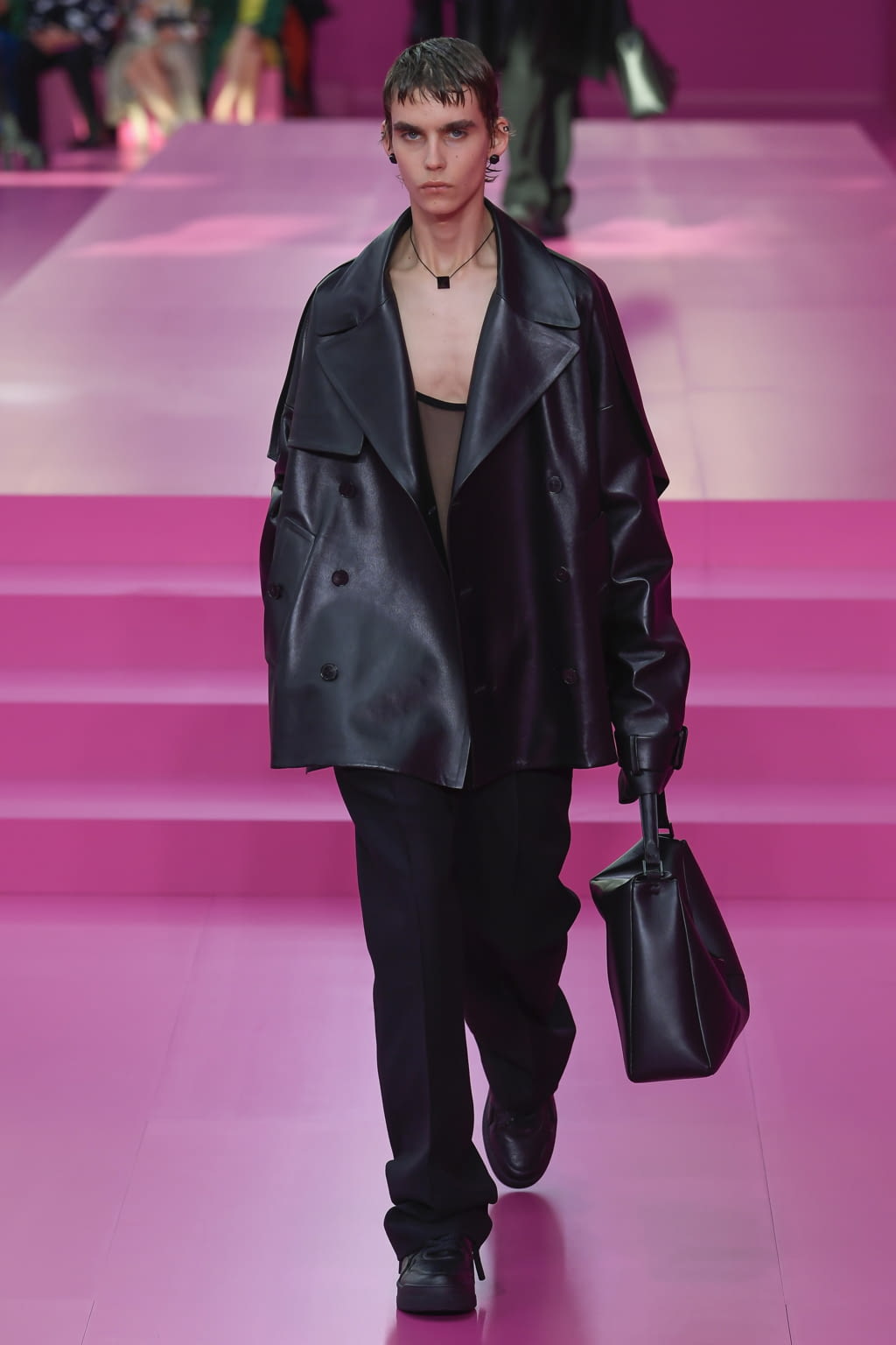 Fashion Week Paris Fall/Winter 2022 look 61 from the Valentino collection 女装
