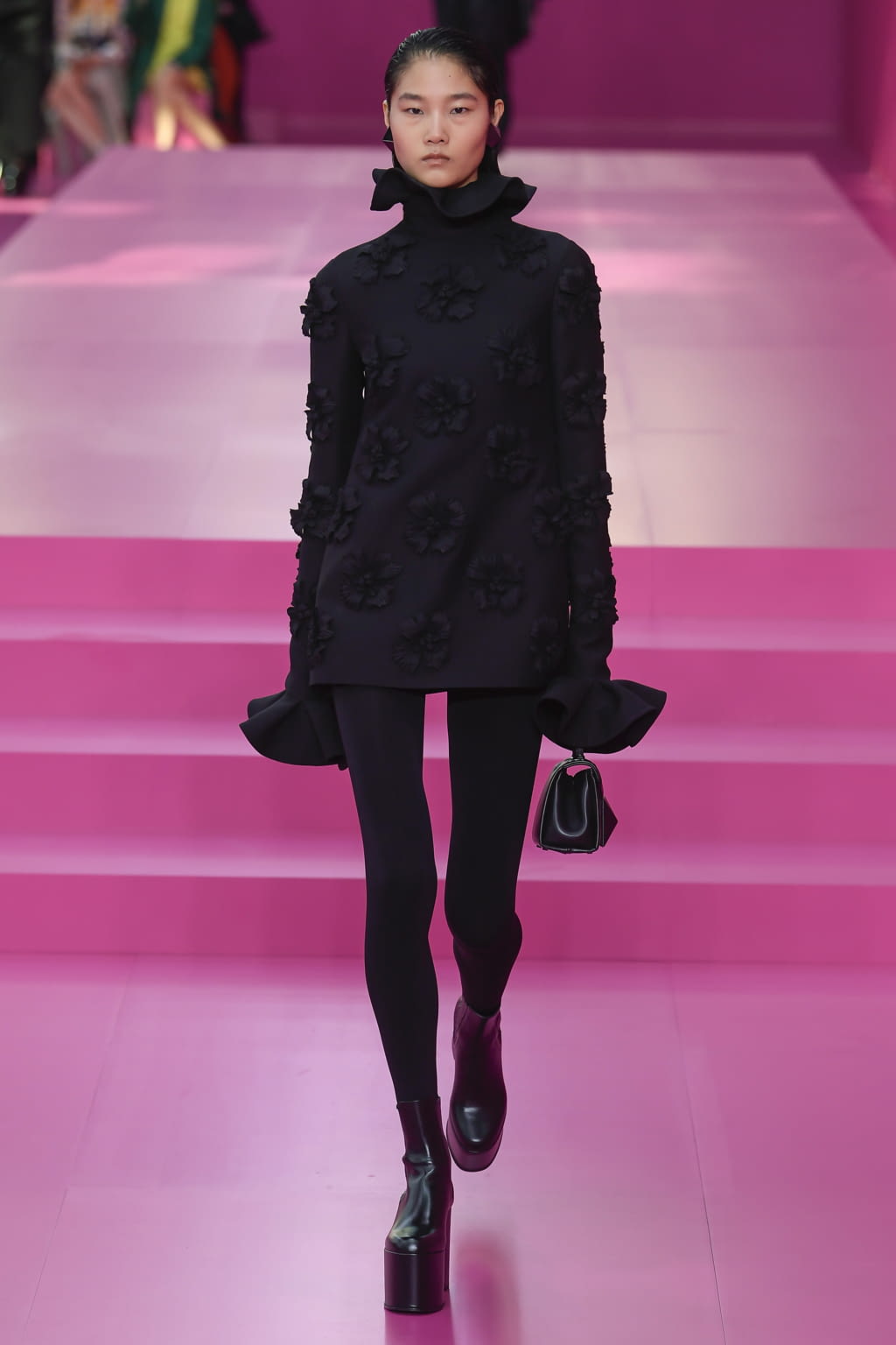 Fashion Week Paris Fall/Winter 2022 look 63 from the Valentino collection womenswear