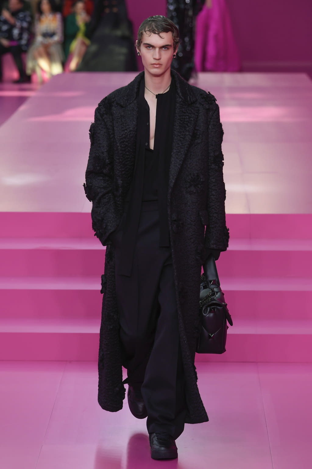 Fashion Week Paris Fall/Winter 2022 look 72 from the Valentino collection 女装