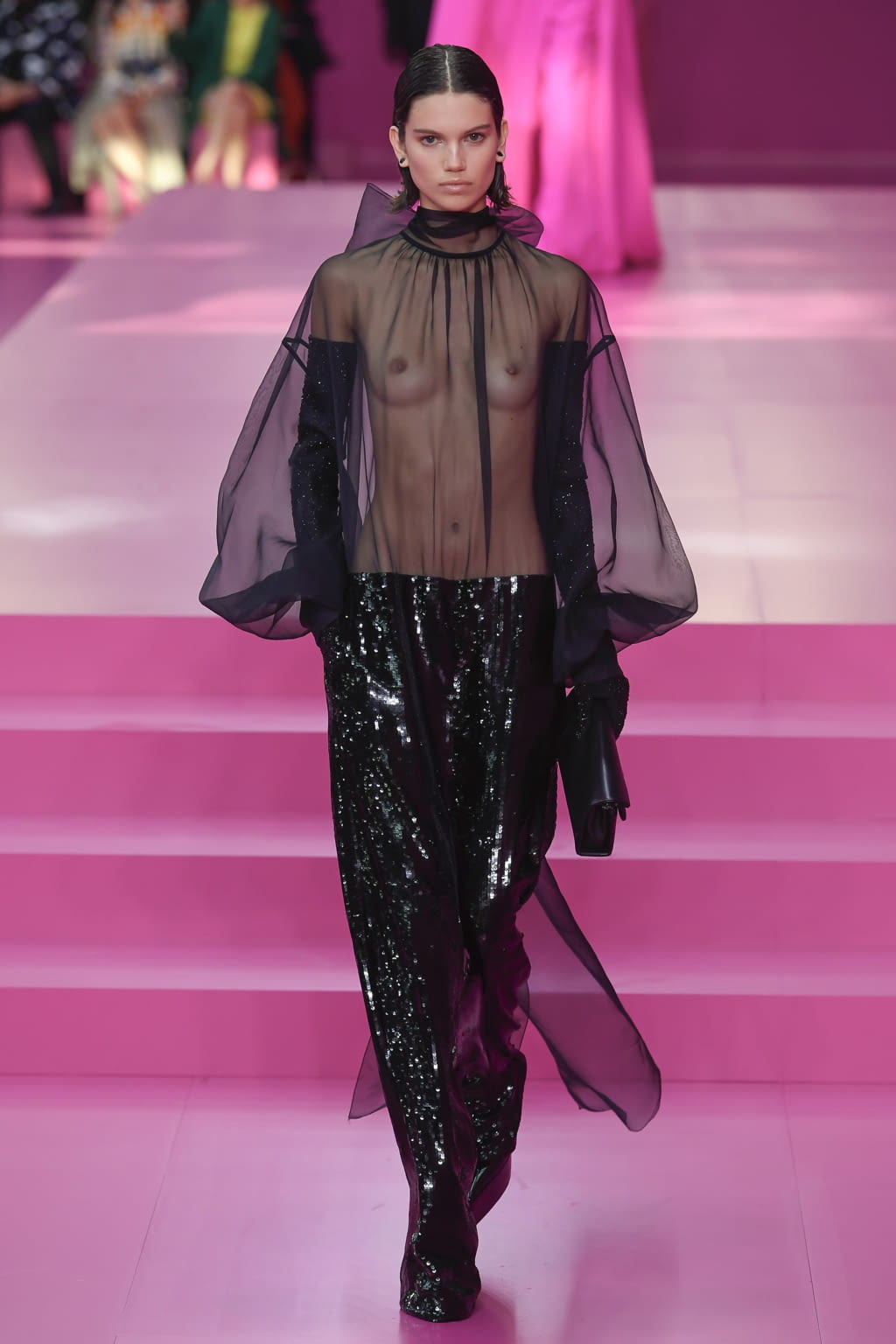 Fashion Week Paris Fall/Winter 2022 look 73 from the Valentino collection womenswear