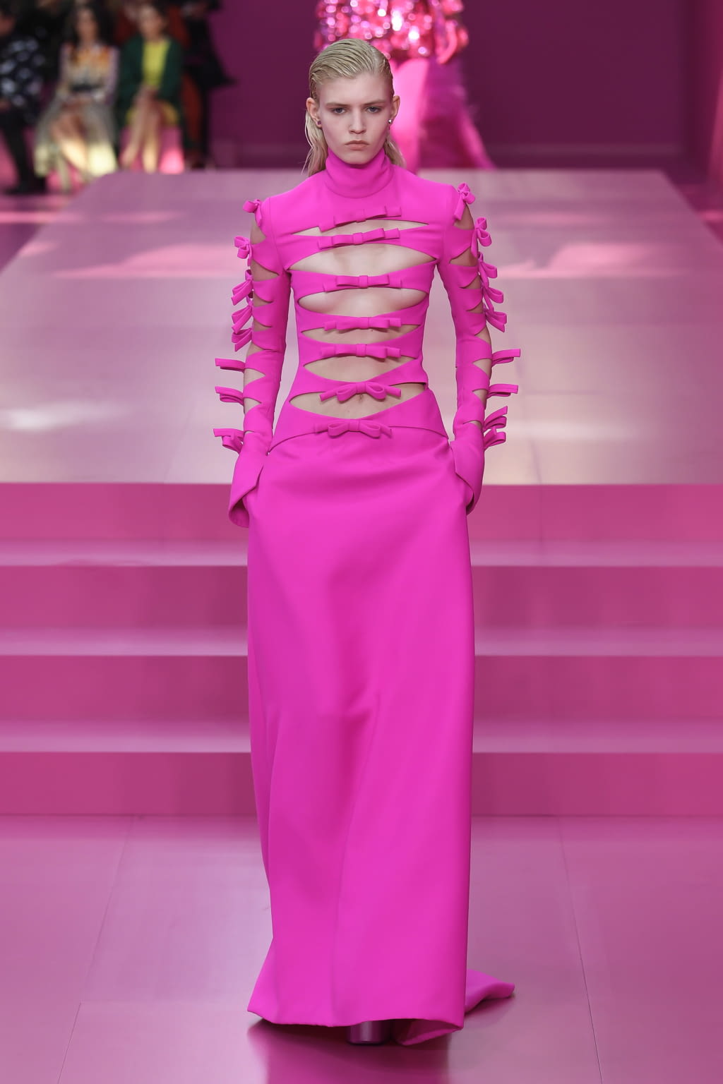 Fashion Week Paris Fall/Winter 2022 look 76 from the Valentino collection womenswear