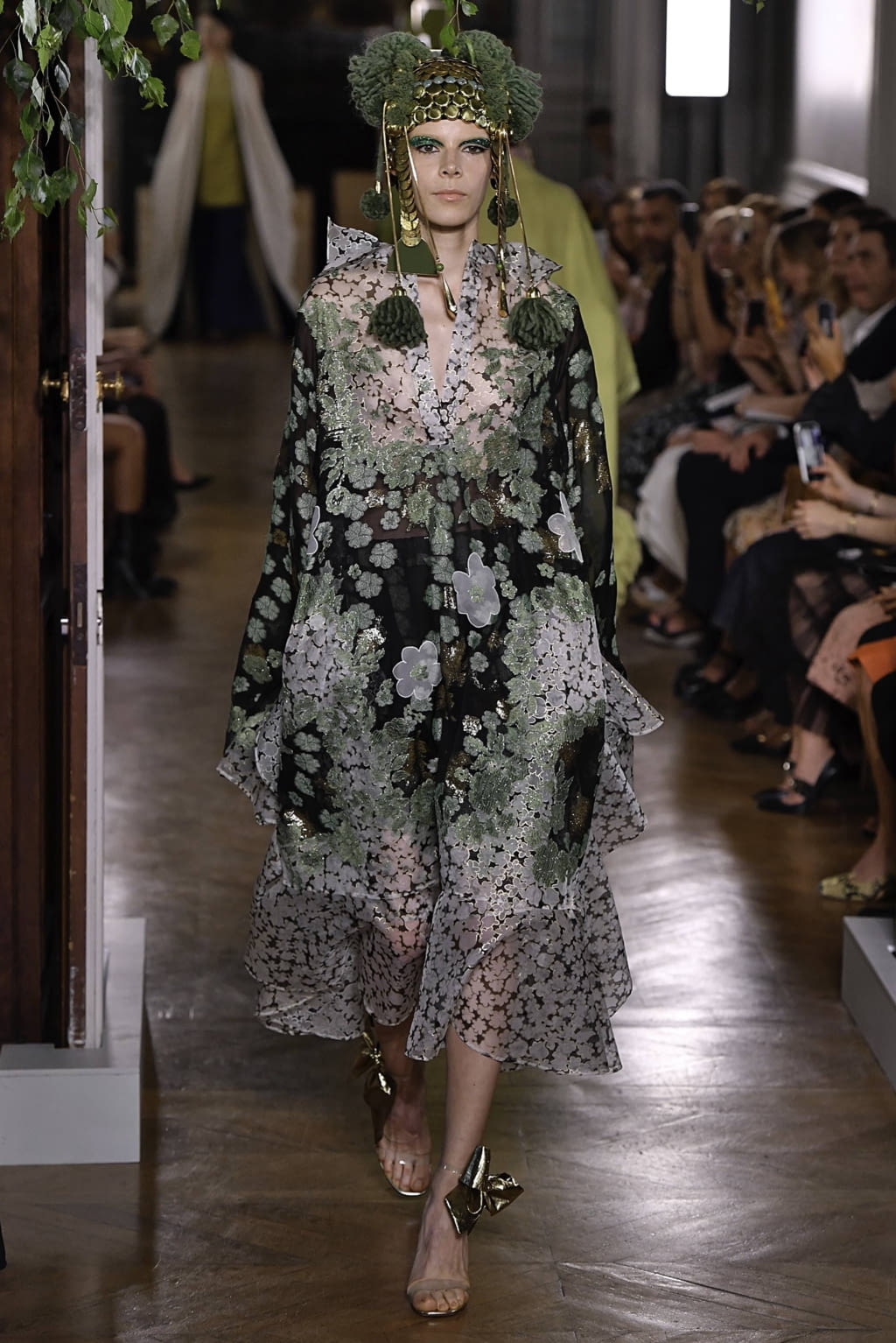 Fashion Week Paris Fall/Winter 2019 look 52 from the Valentino collection 高级定制