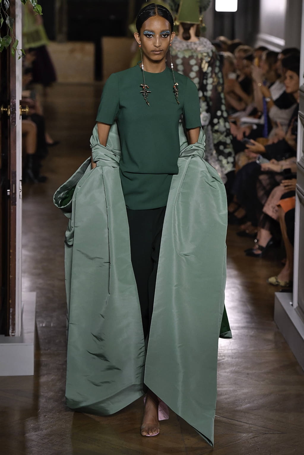 Fashion Week Paris Fall/Winter 2019 look 53 from the Valentino collection 高级定制
