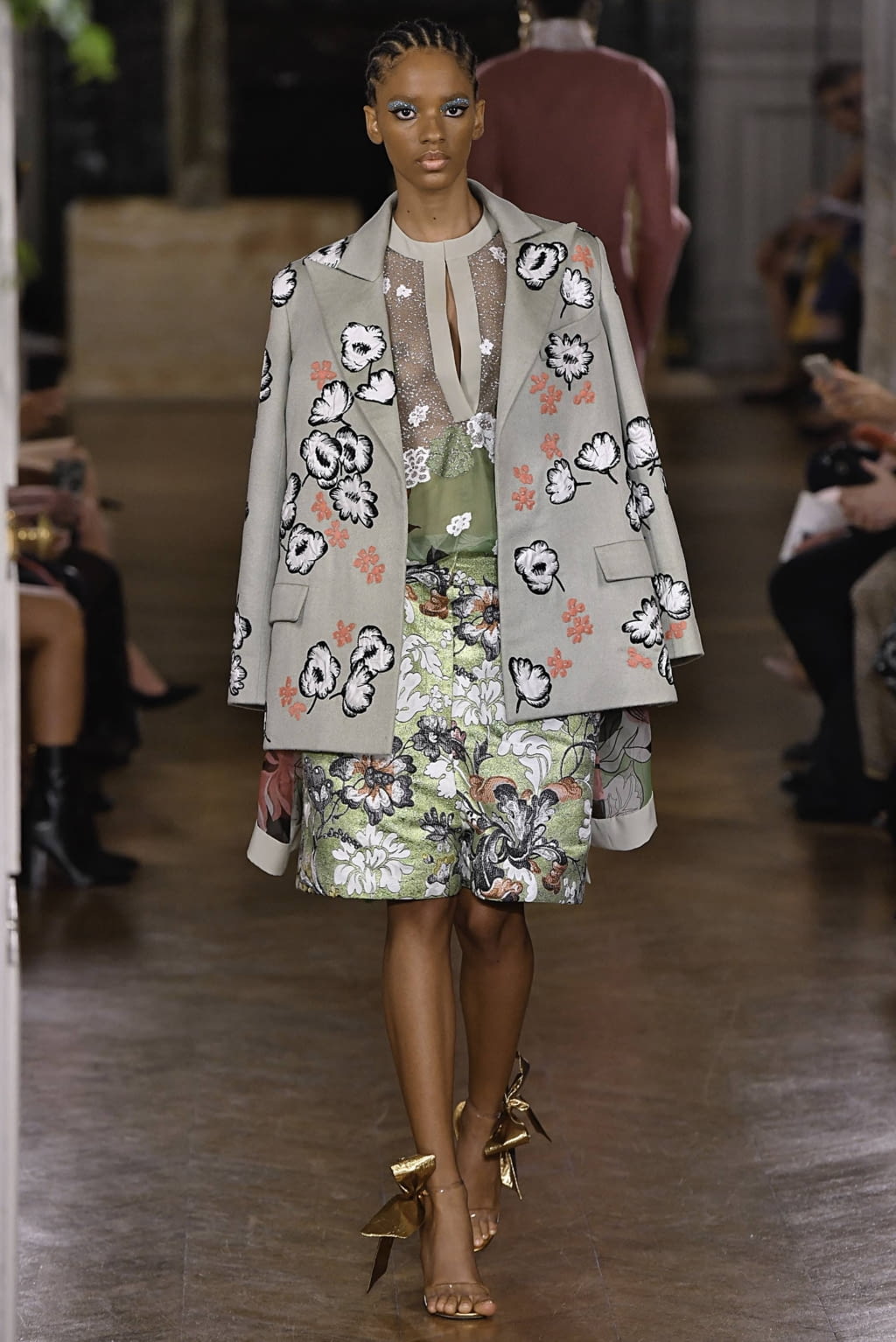 Fashion Week Paris Fall/Winter 2019 look 55 from the Valentino collection 高级定制